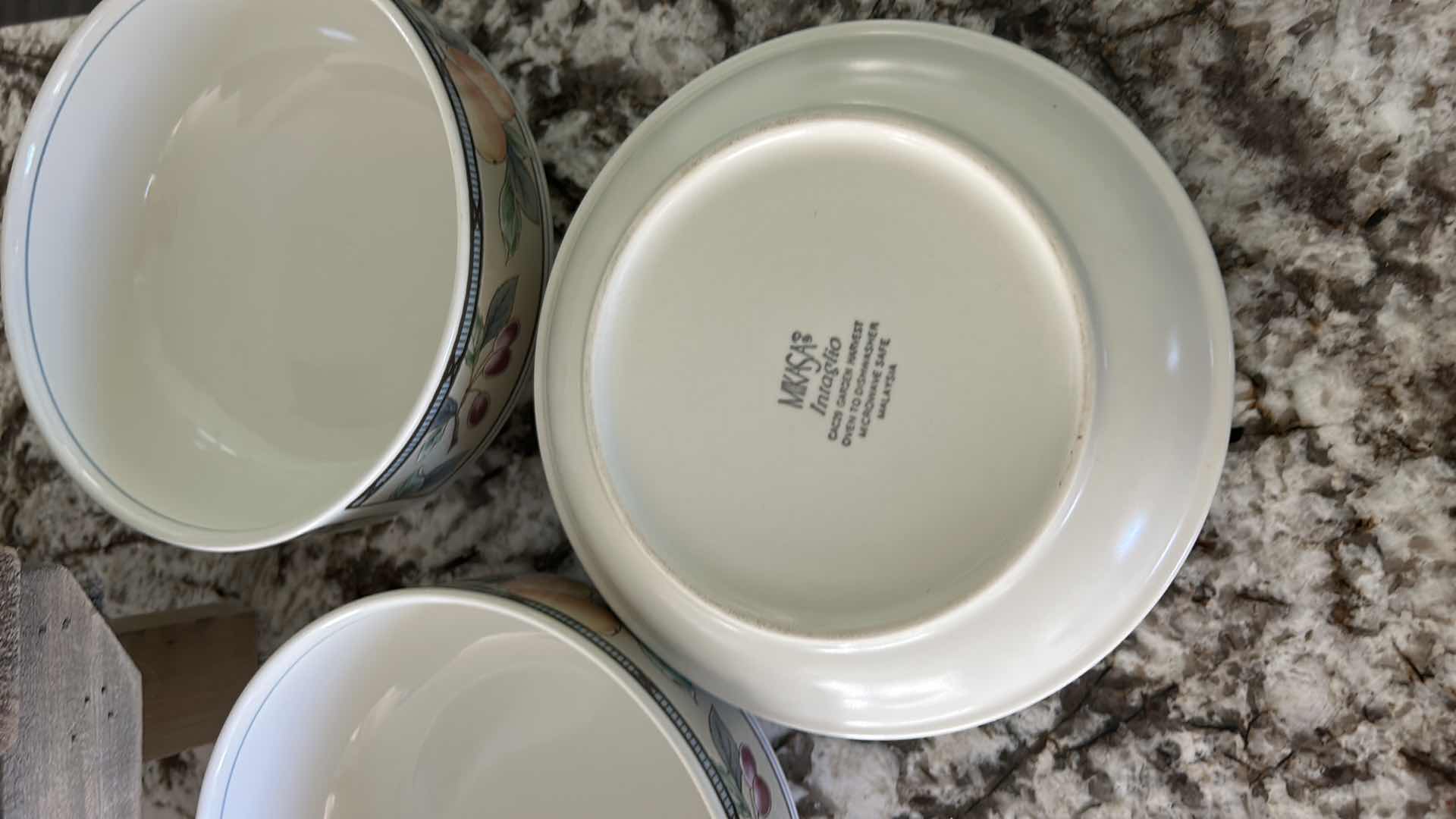 Photo 1 of 5 PC PORCELAIN AND MINI TABLE (TALLEST H 8.5”)