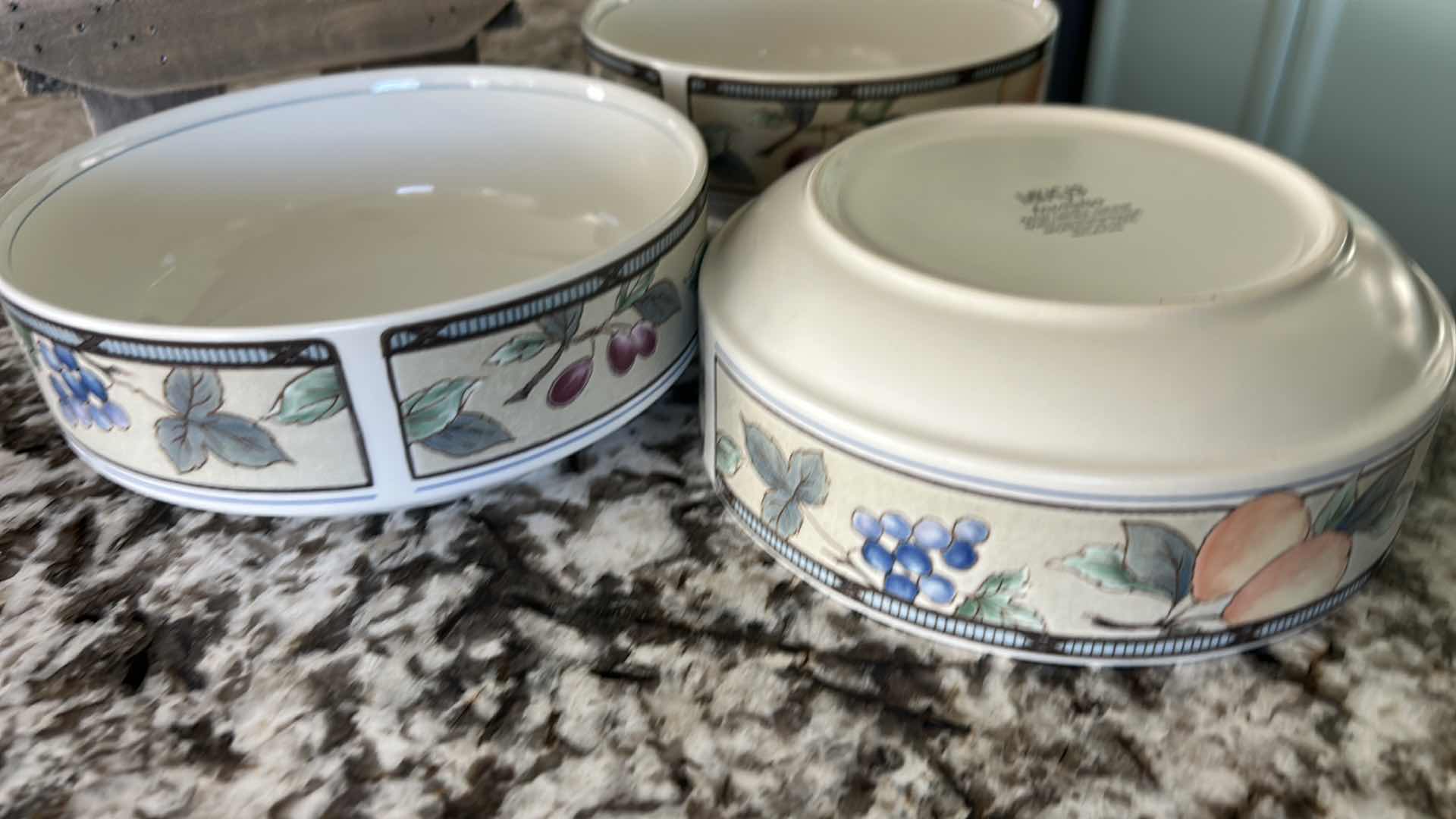 Photo 1 of 5 PC PORCELAIN AND MINI TABLE (TALLEST H 8.5”)