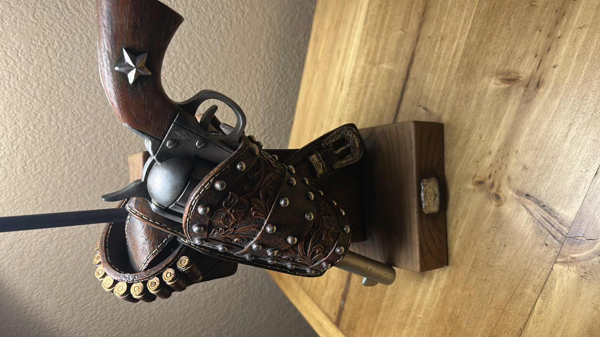 Photo 1 of Holster LamP W WESTERN SHADE H 26"