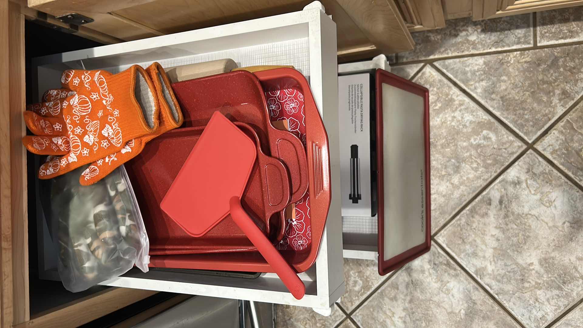 Photo 1 of CONTENTS OF CABINET BAKEWARE