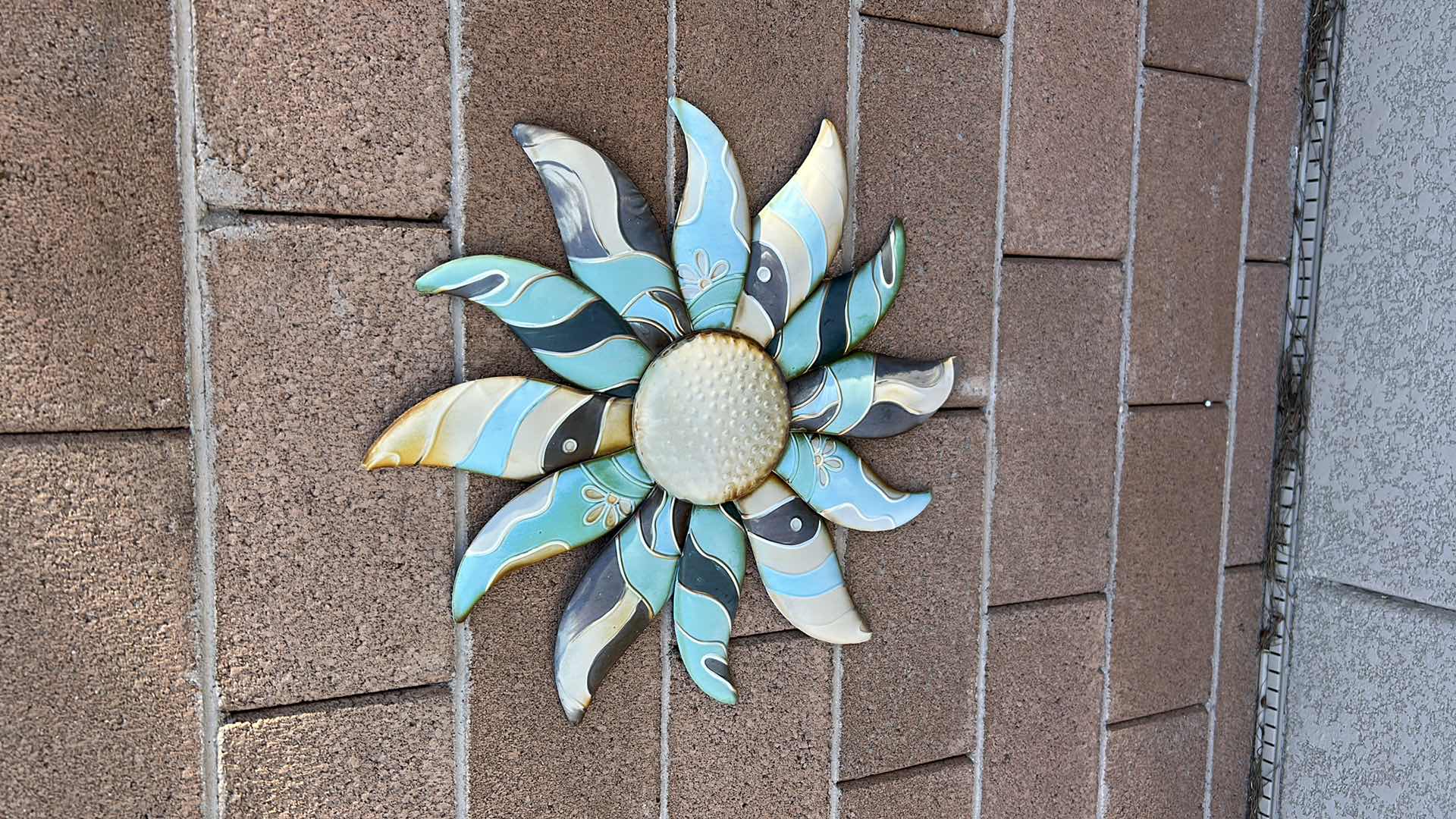 Photo 1 of 4 - METAL OUTDOOR DECOR