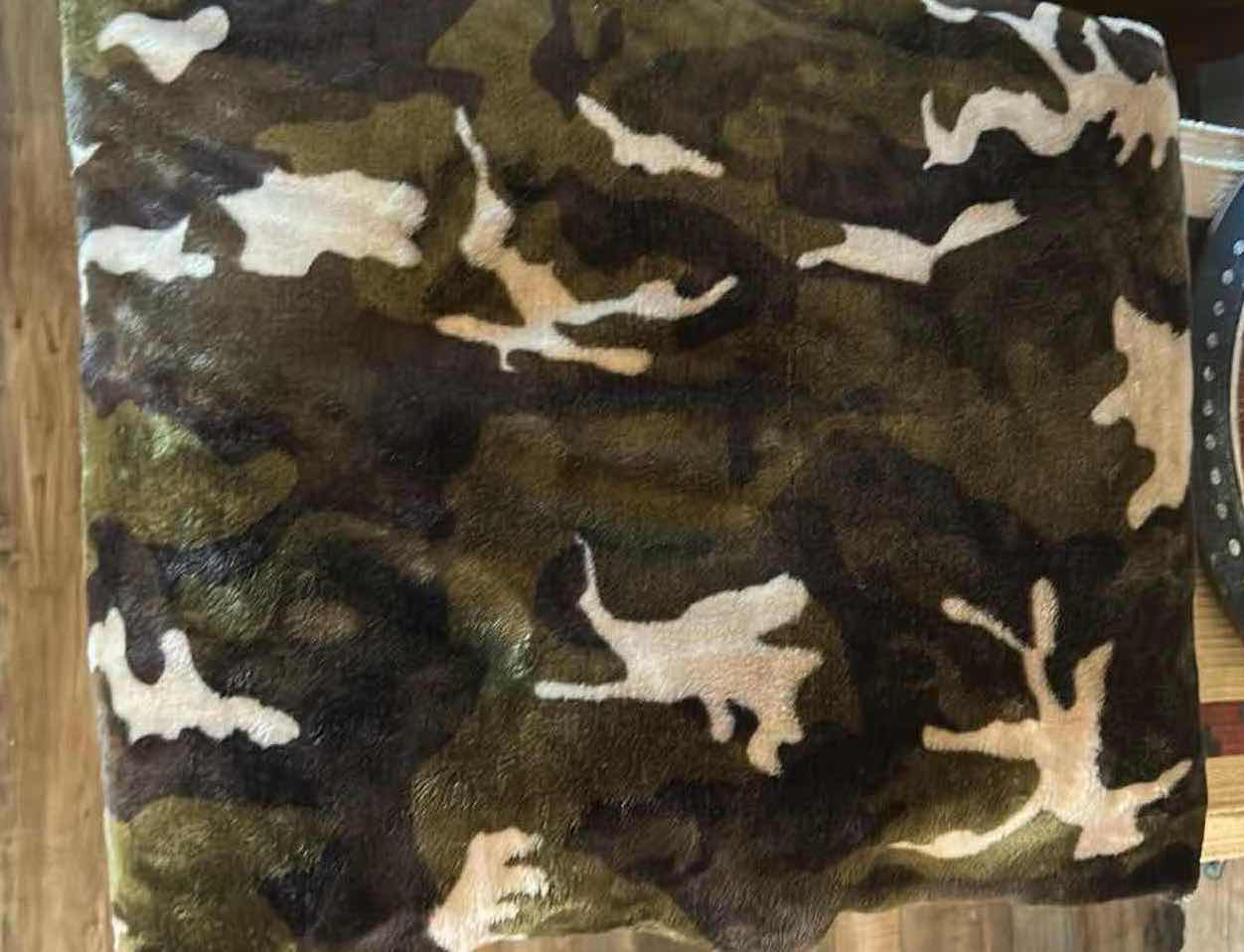 Photo 1 of CAMOUFLAGE FLEECE THROW 50" X 80"