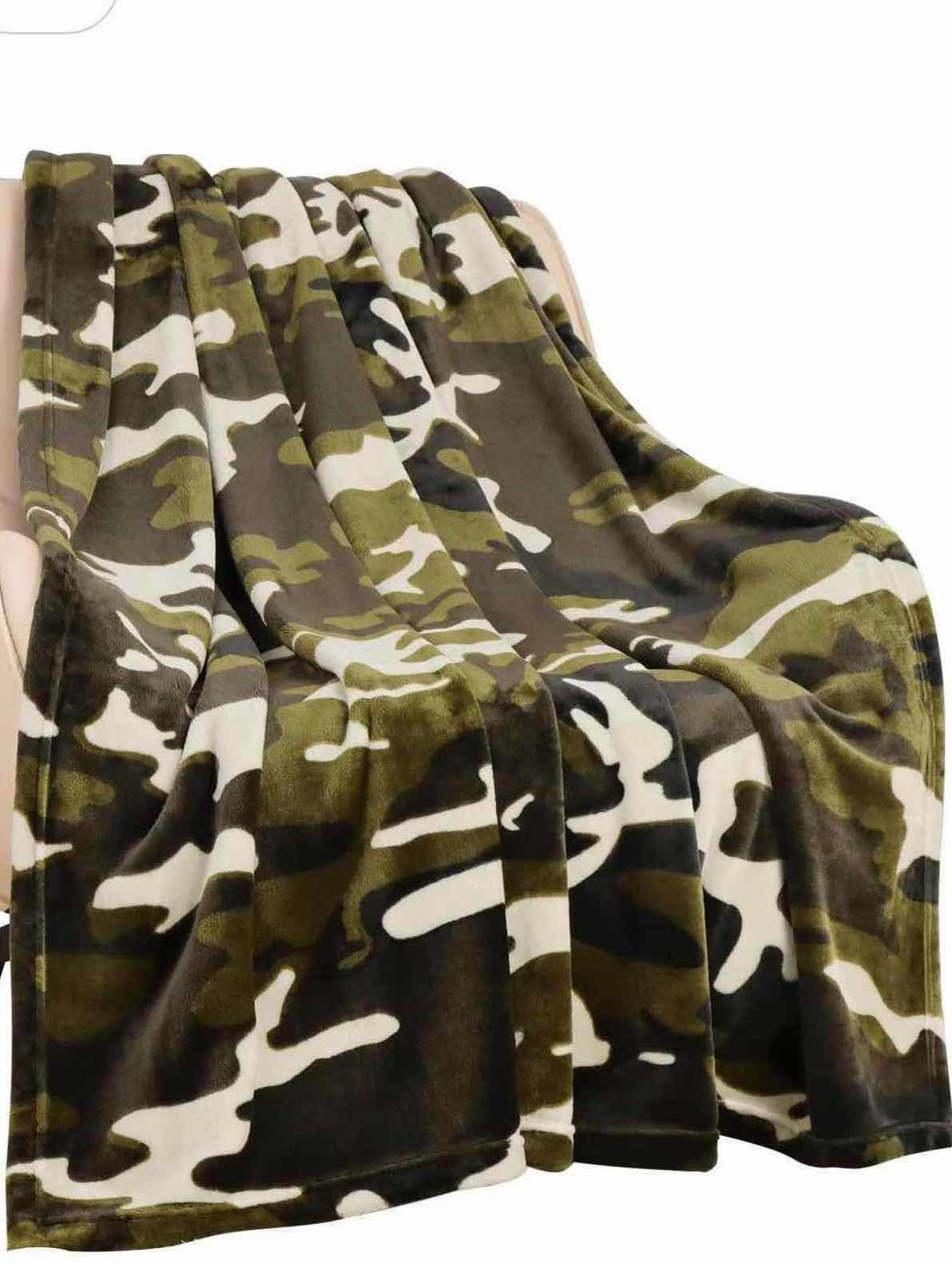 Photo 1 of CAMOUFLAGE FLEECE THROW 50" X 80"