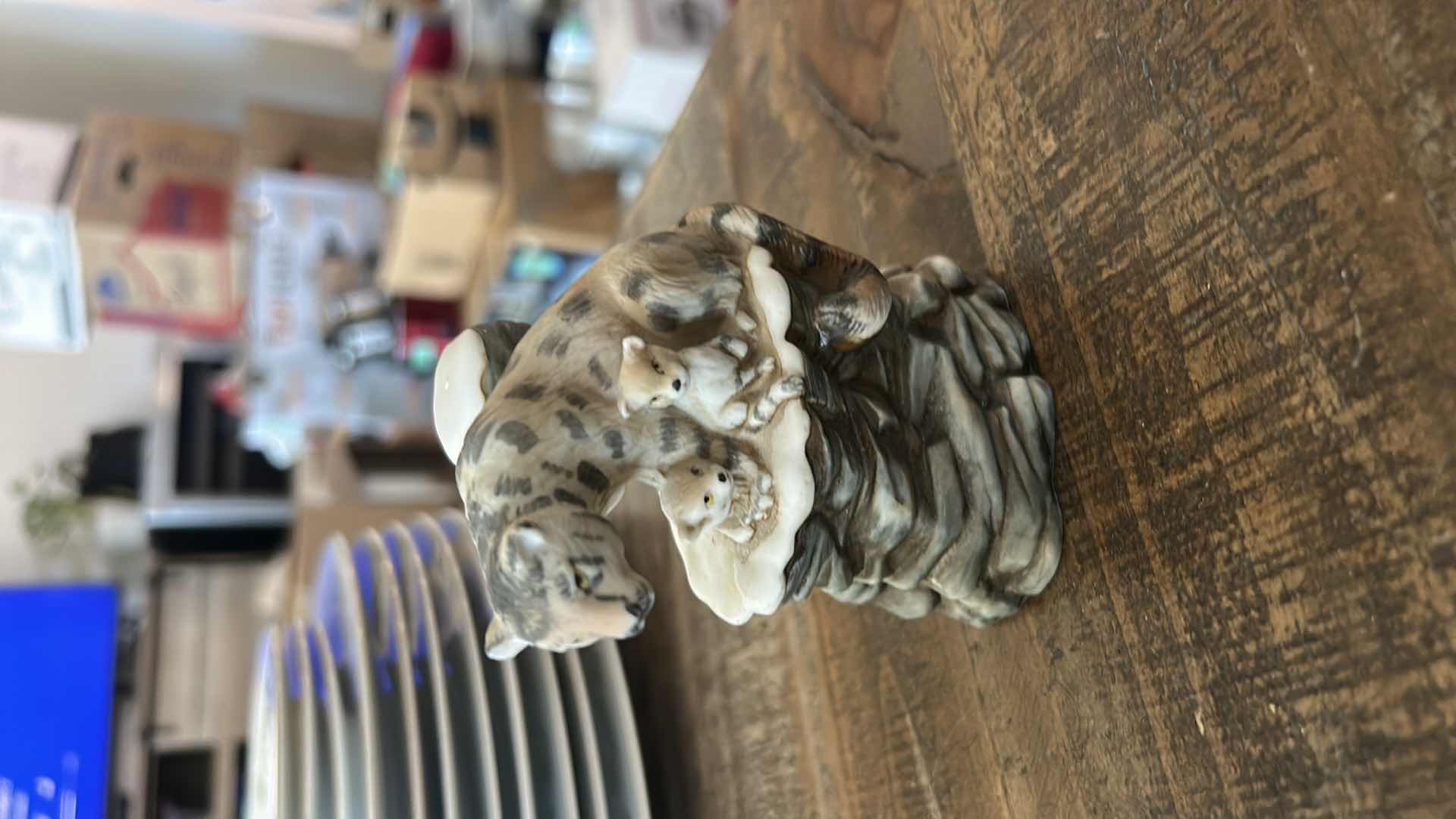 Photo 1 of LEOPARD CERAMIC SCULPTURE H4”