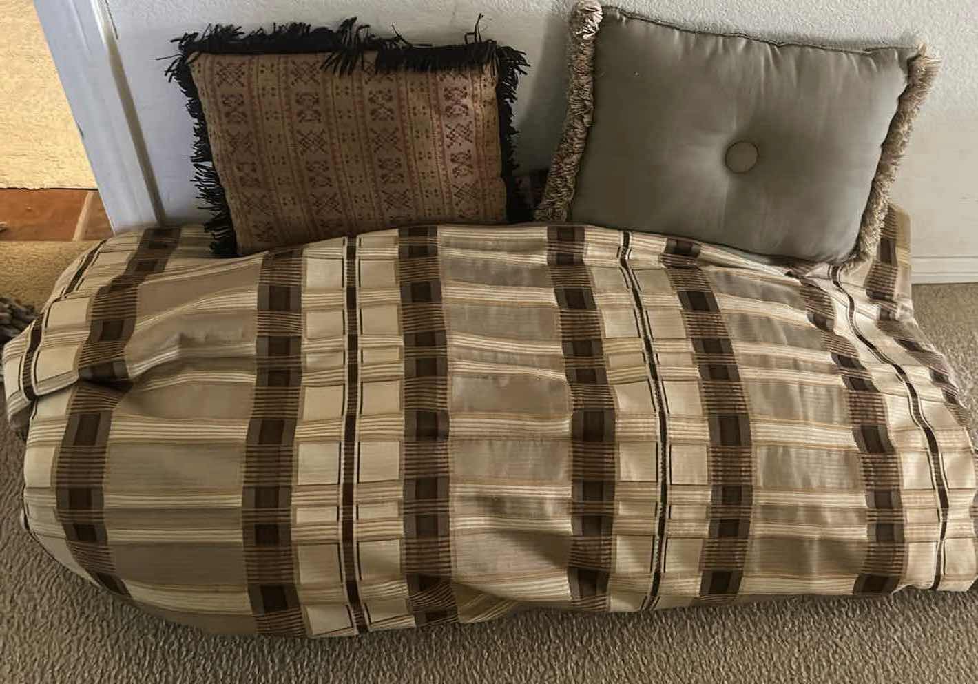 Photo 1 of FULL SIZE COMFORTER BLANKET PILLOWS