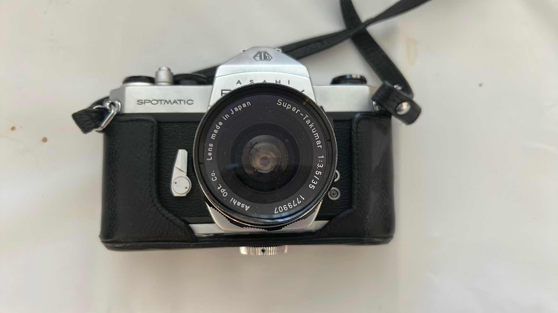 Photo 1 of ASAHI PENTAX SPOTMATIC SP 35 mm FILM CAMERA W M42 screw mount lens