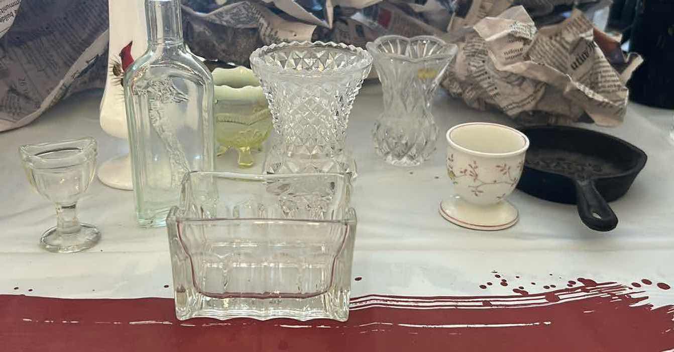 Photo 1 of CONTENTS OF BOX ASSORTED SMALL GLASS PIECES