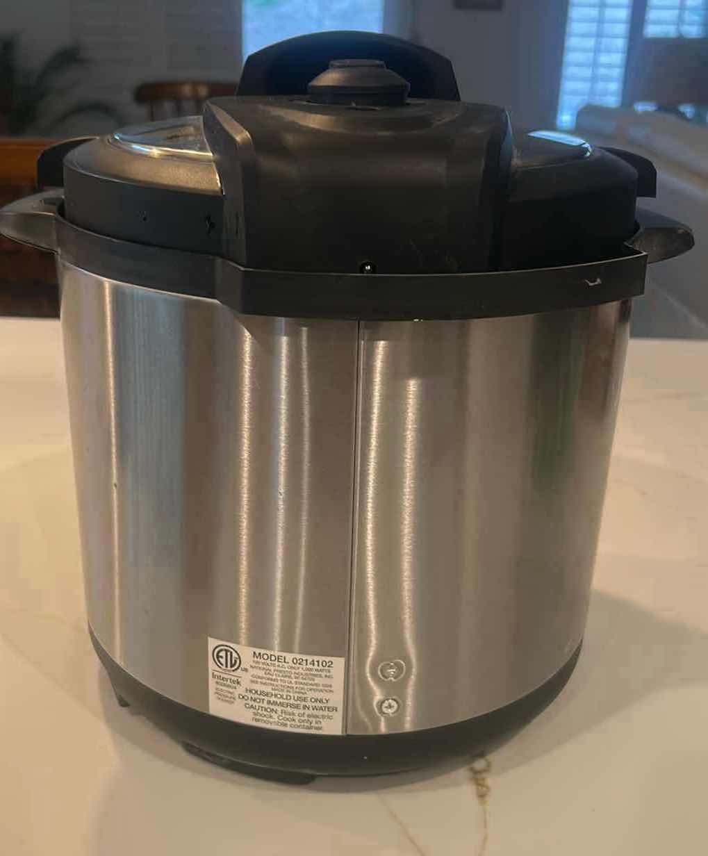 Photo 1 of PRESTO 6 QUART ELECTRIC PRESSURE COOKER PLUS