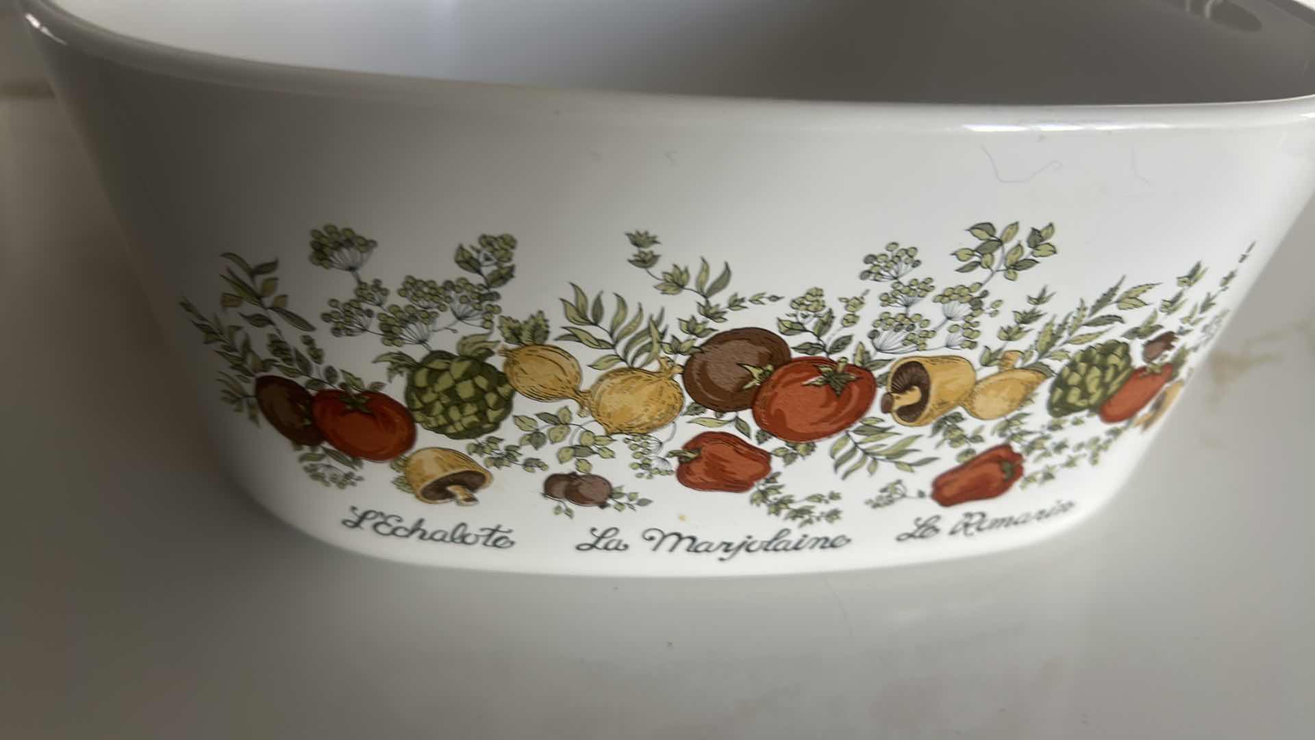Photo 1 of VINTAGE CORNING WARE 5 QT CASSEROLE DISH "SPICE OF LIFE" PATTERN W LID