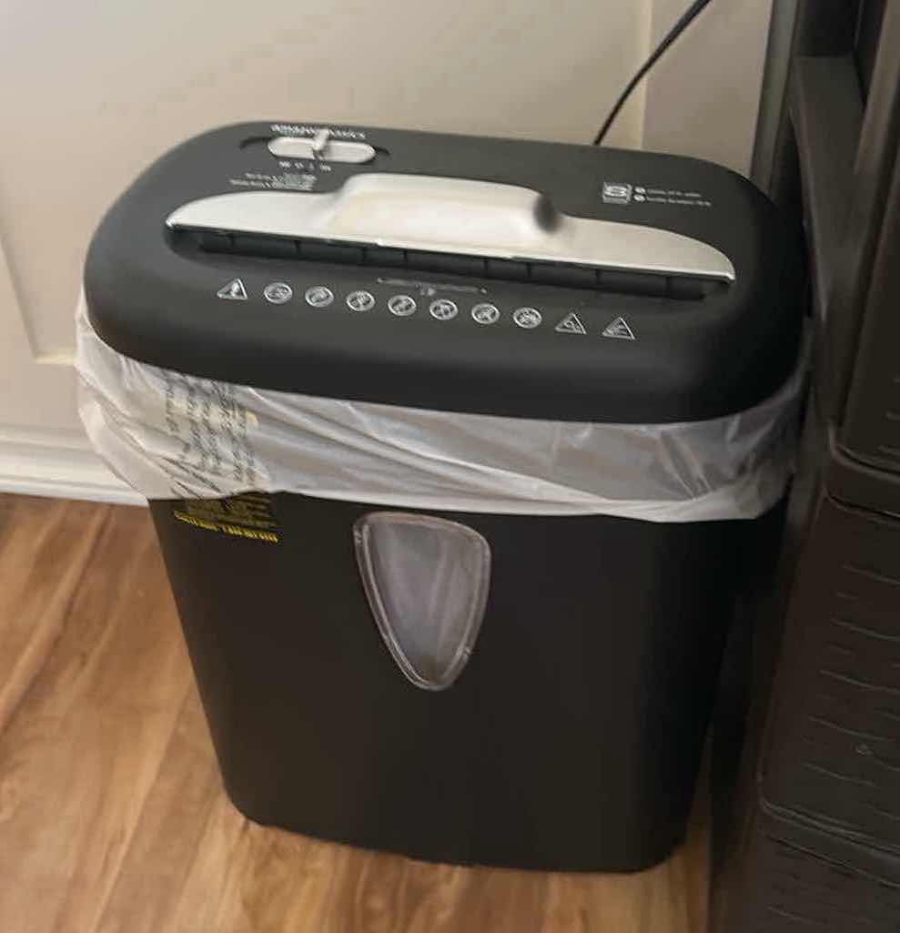 Photo 1 of AMAZON BASICS SHREDDER H 16" 3 DRAWER STERILITE H 24"