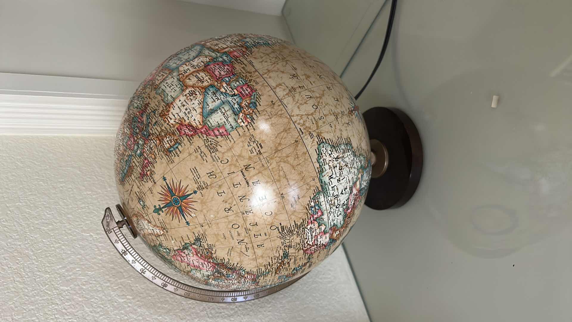 Photo 1 of ANTIQUE STYLE ILLUMINATED TERRESTRIAL TABLE GLOBE H 18"