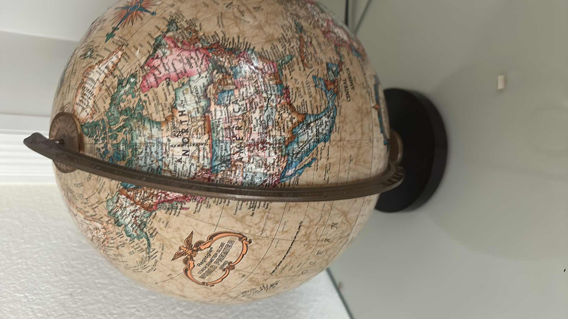 Photo 1 of ANTIQUE STYLE ILLUMINATED TERRESTRIAL TABLE GLOBE H 18"