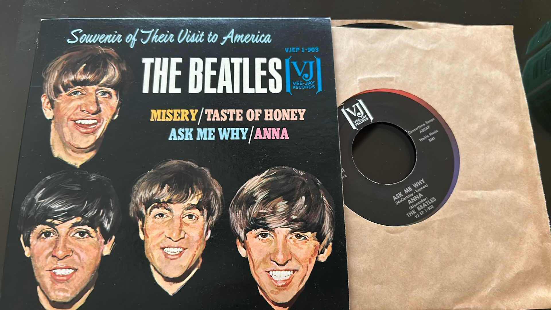 Photo 1 of 2- VINTAGE BEATLES "SOUVENIR OF THEIR VISIT TO AMERICA"  VEE JAY RECORDS VINYL 45