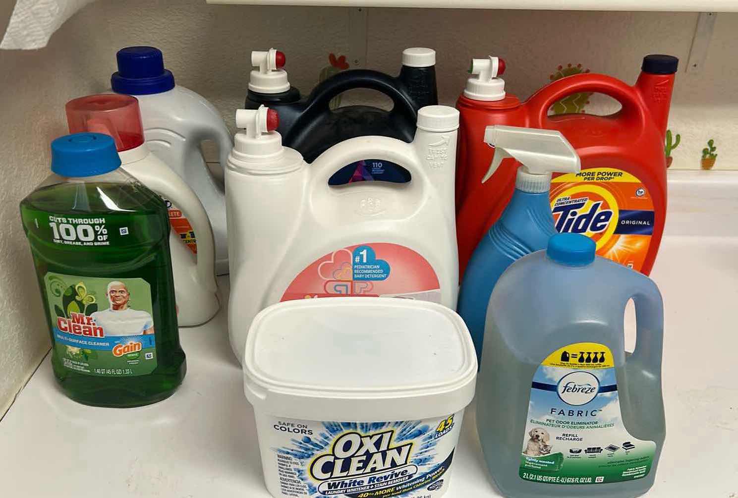 Photo 1 of CONTENTS OF SHELF DETERGENT