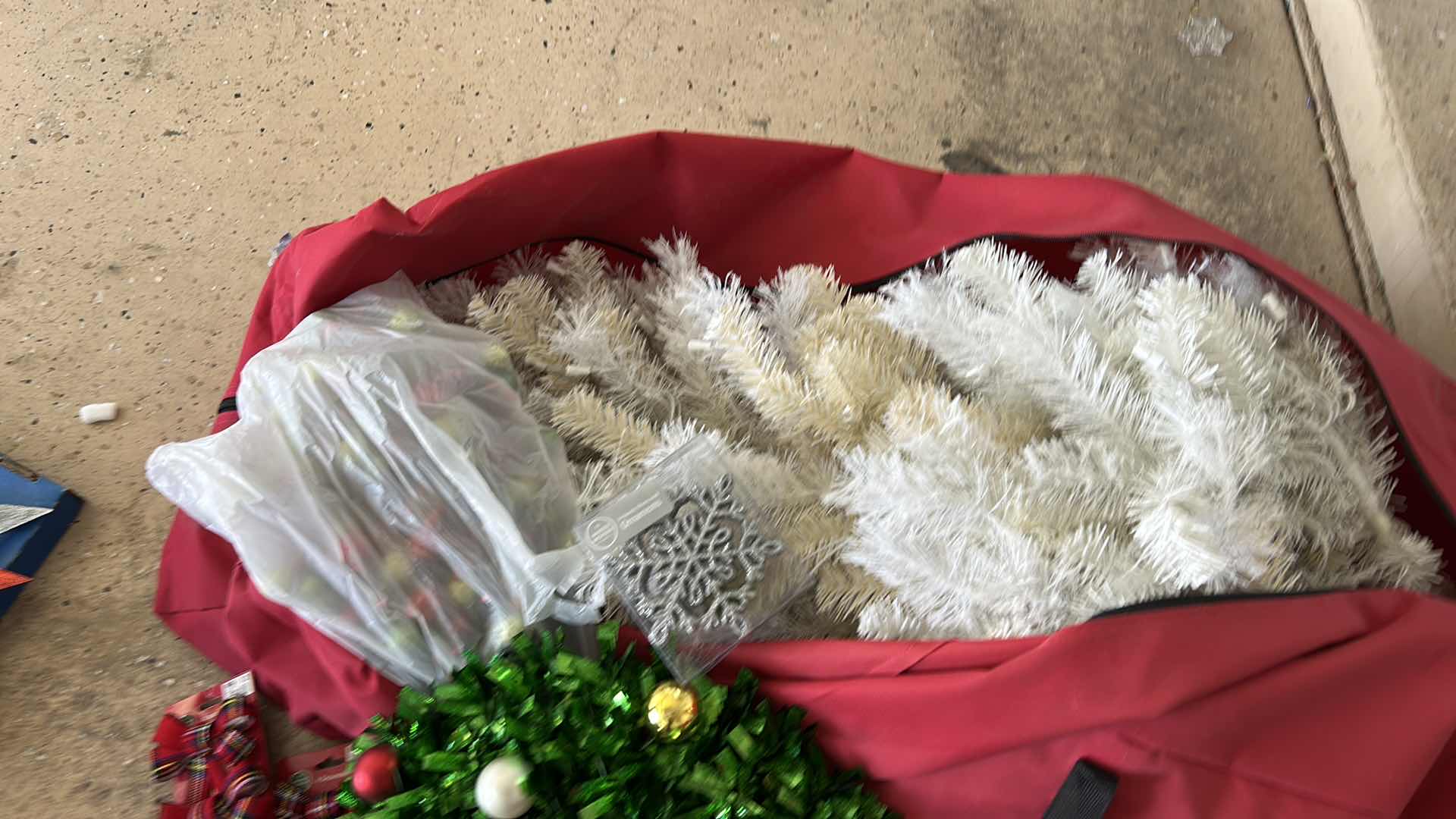 Photo 1 of CHRISTMAS DECOR