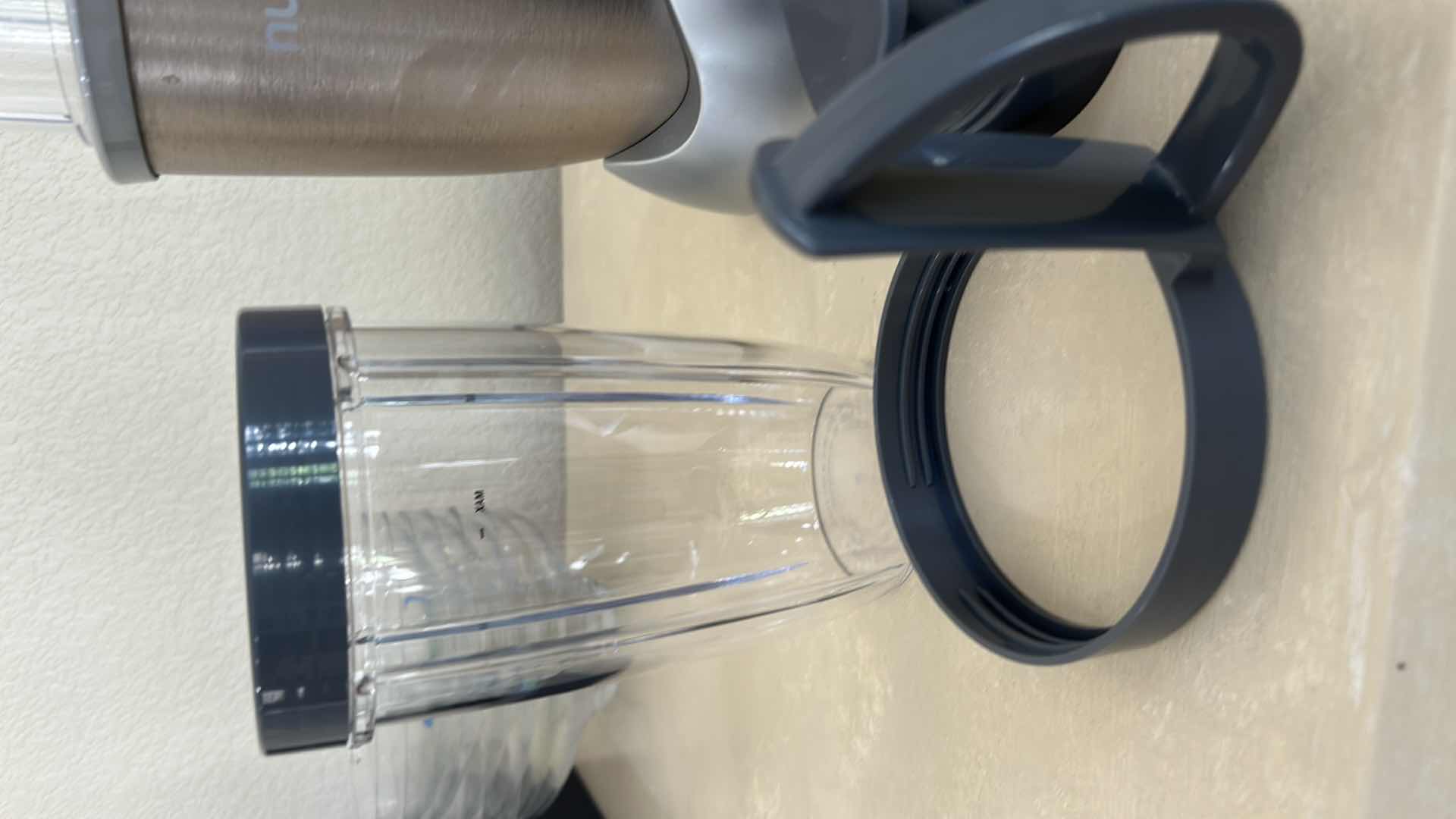 Photo 1 of NUTRIBULLET PERSONNEL BLENDER AND SILVER