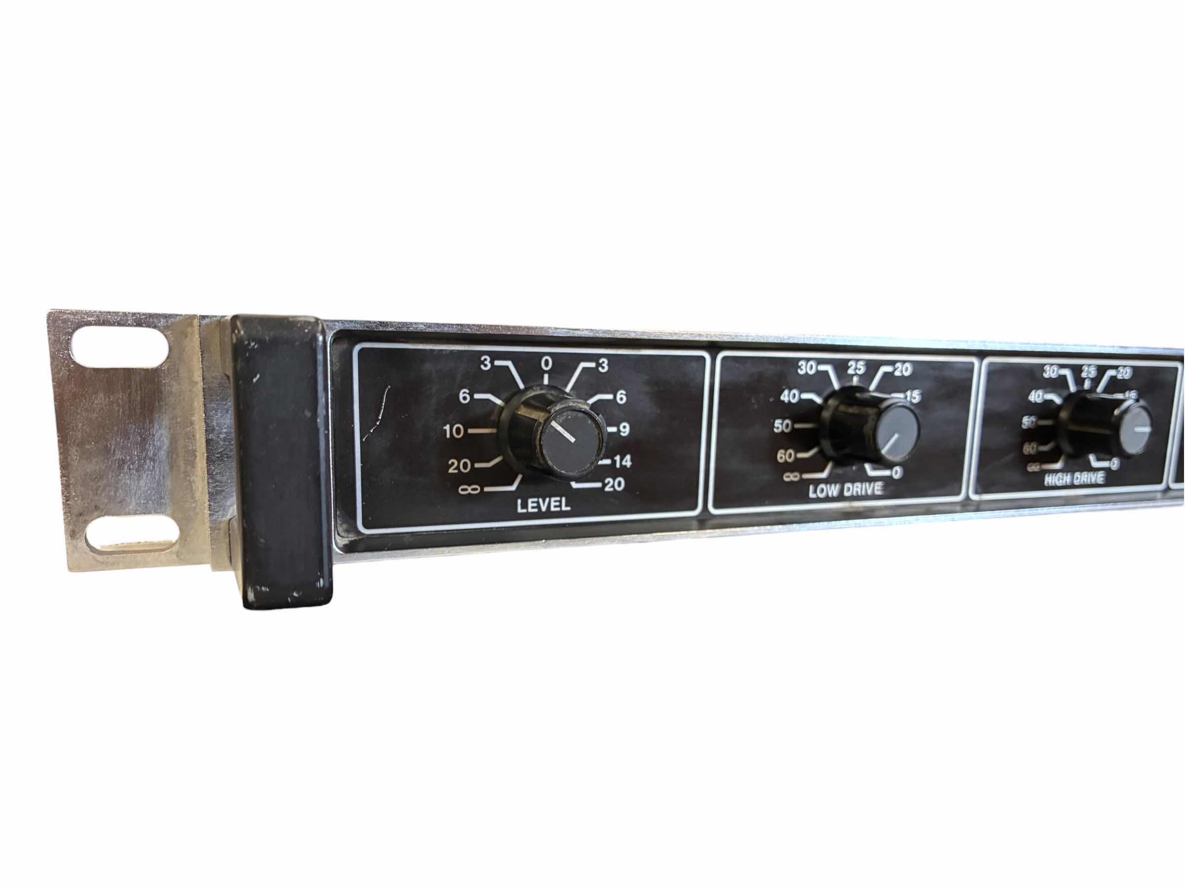 Photo 1 of PEAVEY CS-X2 RACKMOUNT CROSSOVER $120