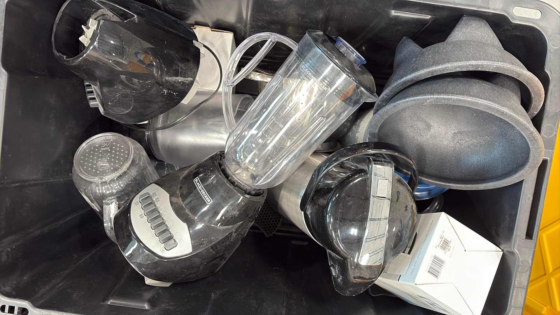 Photo 1 of CONTAINER OF KITCHEN BLENDER AND GUACAMOLE BOWLS