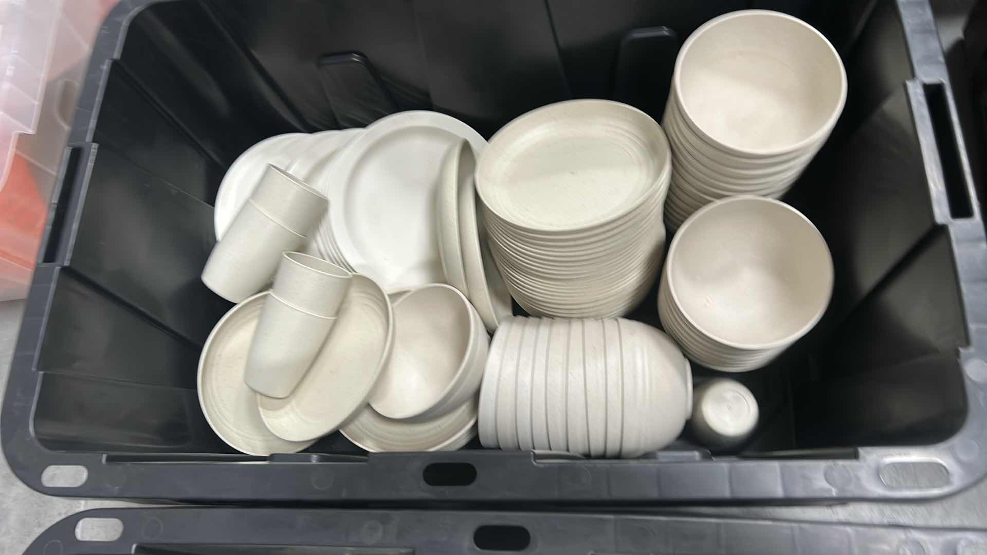 Photo 1 of 2 TOTES RESTAURANT STYLE PLATES, BOWLS AND DISHES
