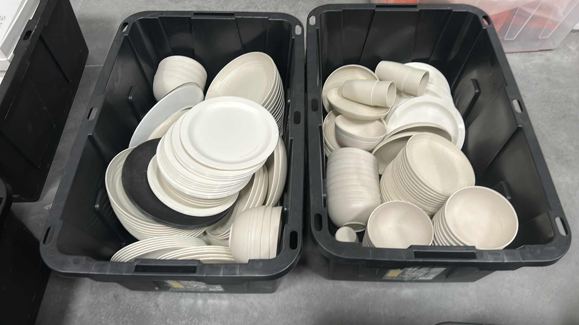 Photo 1 of 2 TOTES RESTAURANT STYLE PLATES, BOWLS AND DISHES