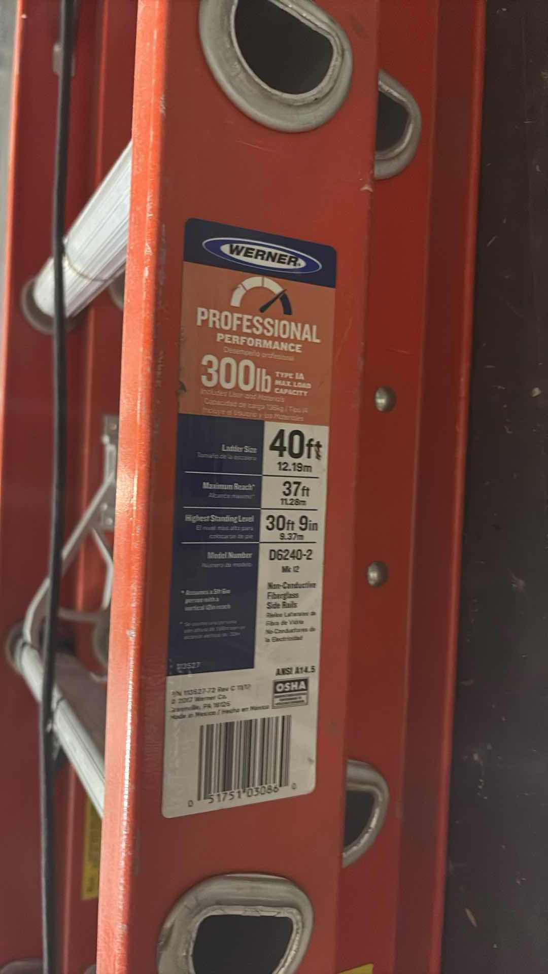 Photo 1 of 40' WERNER FIBERGLASS COMMERCIAL EXTENSION LADDER