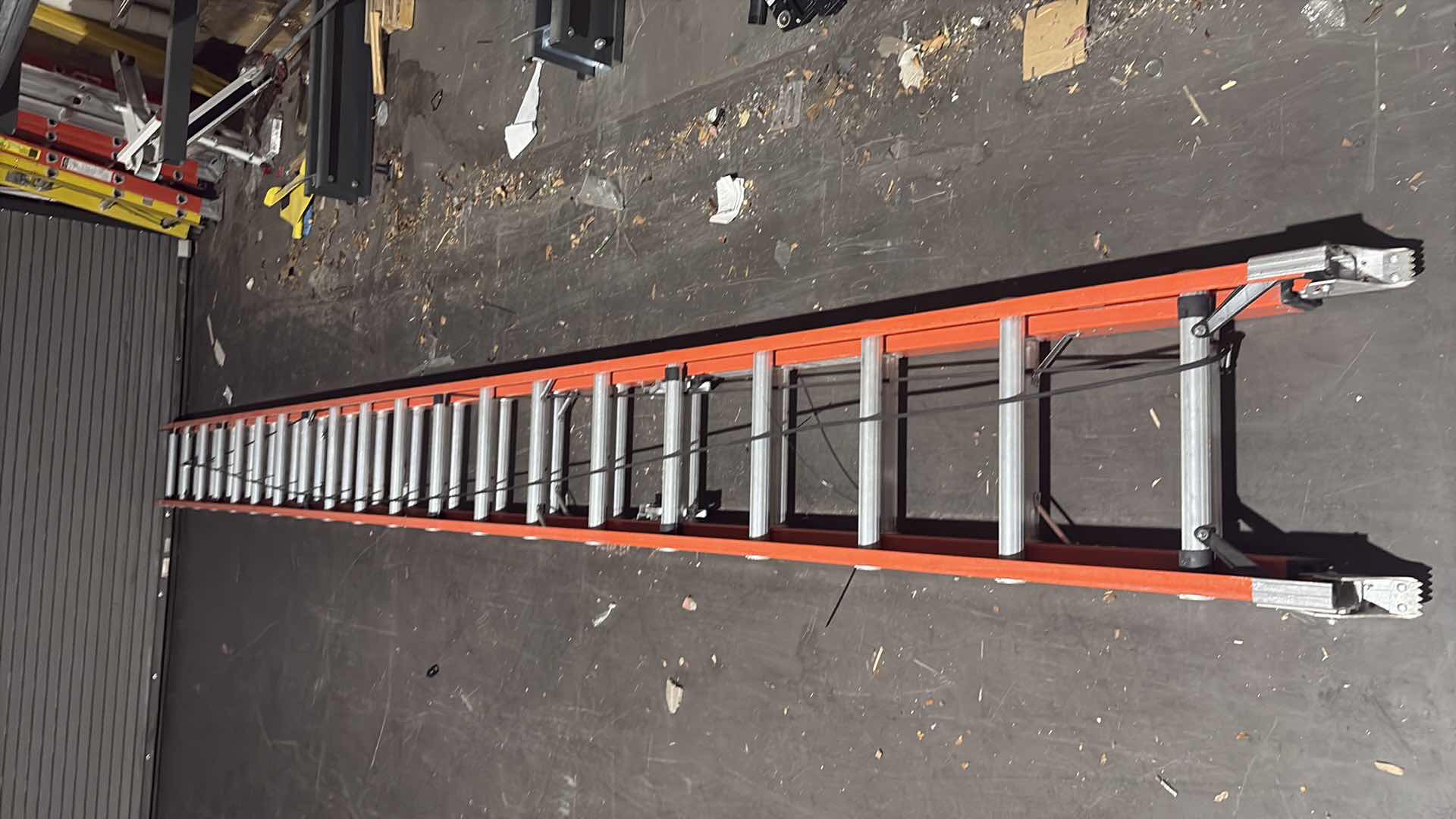 Photo 1 of 25' WERNER FIBERGLASS COMMERCIAL EXTENSION LADDER