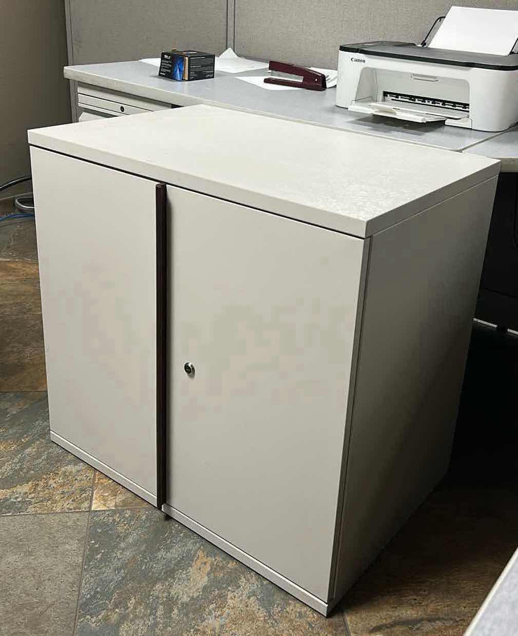 Photo 1 of METAL CABINET