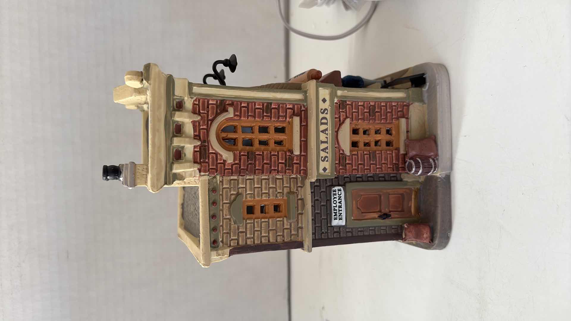 Photo 1 of LEMAX PORCELAIN LIGHTED BUILDING LEOS FAMOUS PIZZERIA