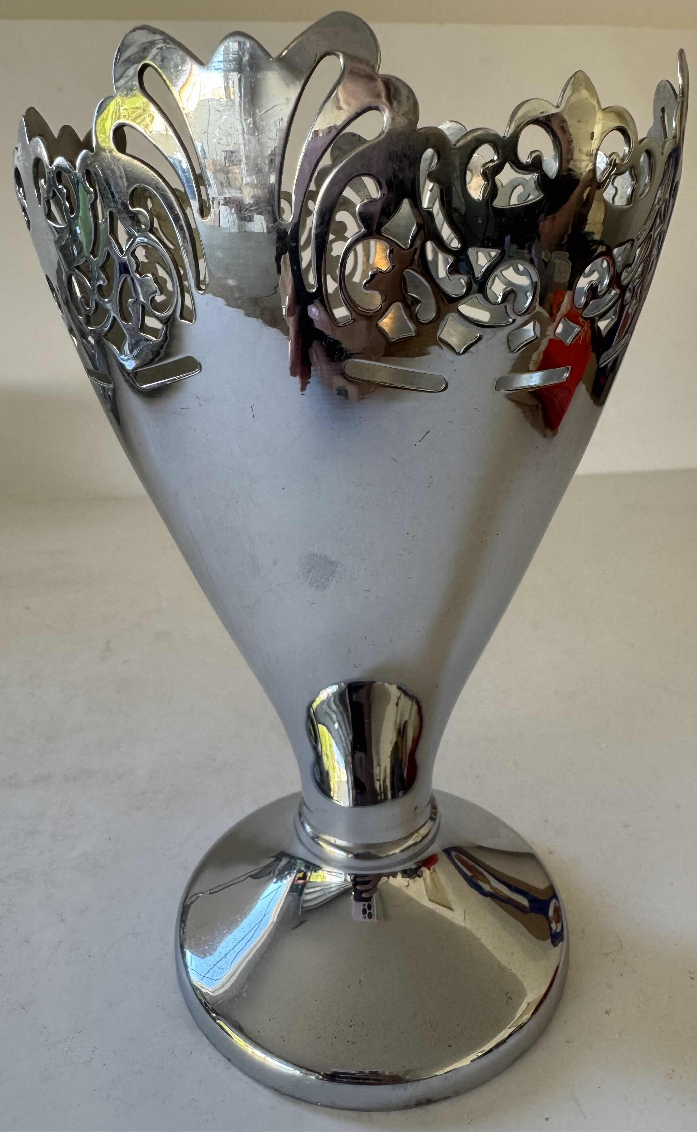 Photo 1 of 6- VINTAGE KROME KRAFT SERVING TRAYS W16” X H.25”