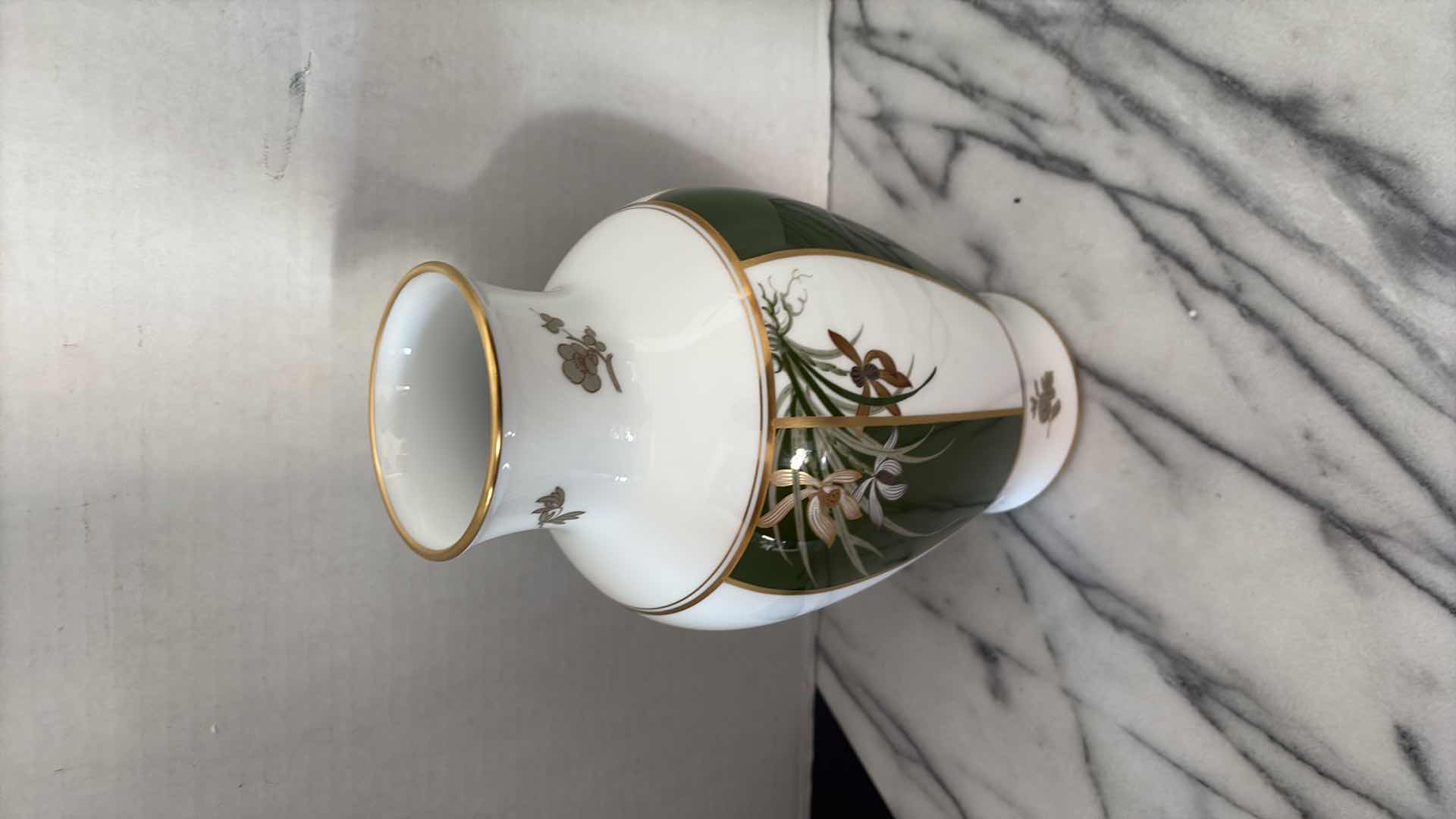 Photo 1 of OAC OKURA VASE WITH STAND 14”