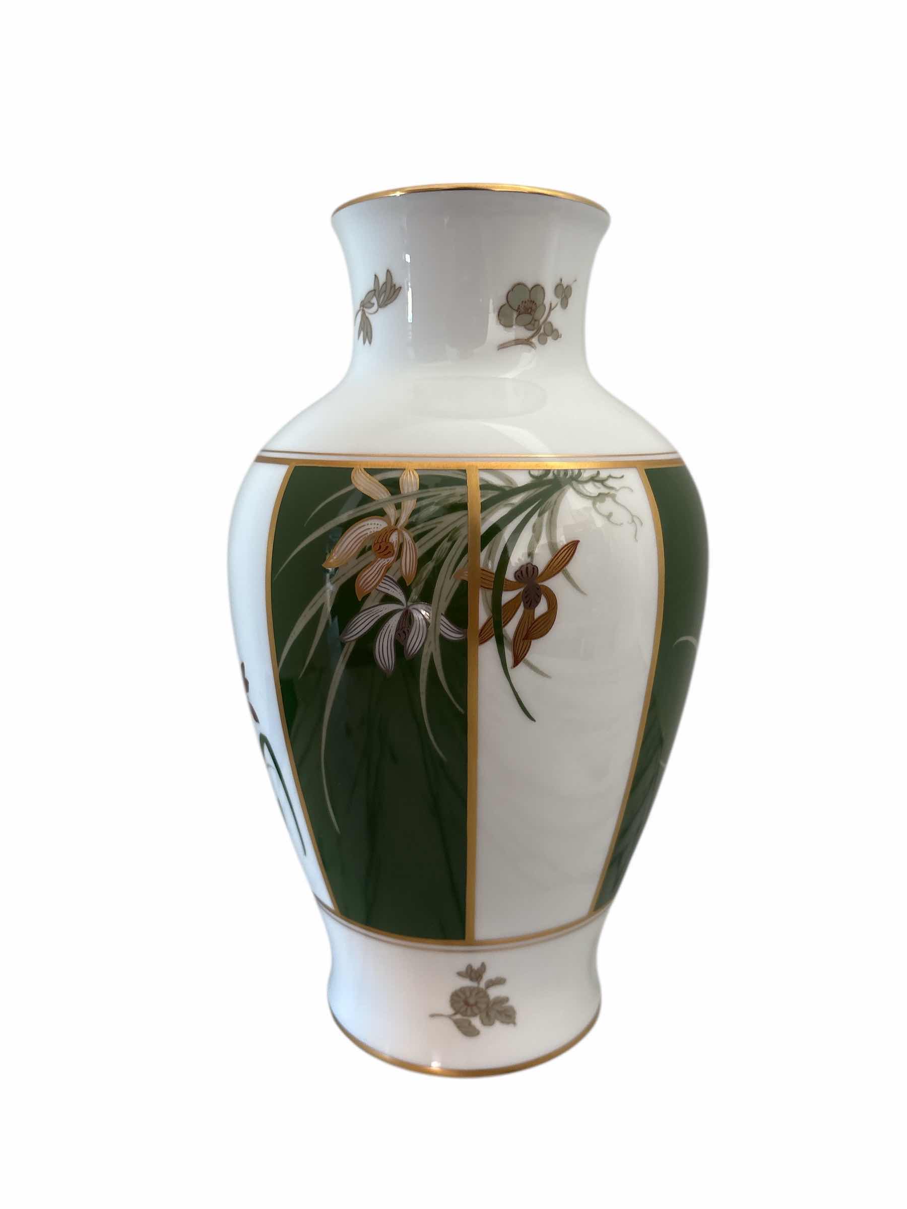 Photo 1 of OAC OKURA VASE WITH STAND 14”