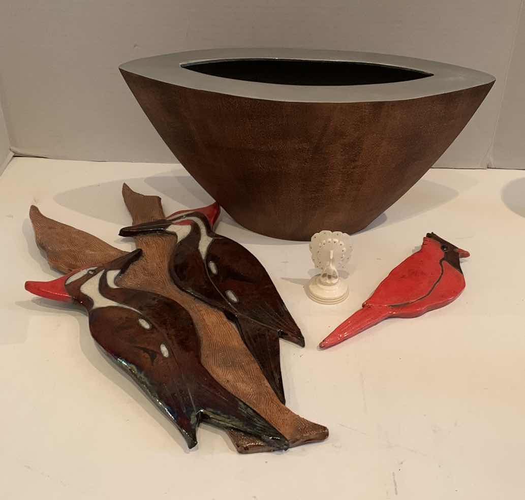 Photo 1 of A VASE AND BIRFD ARTWORK