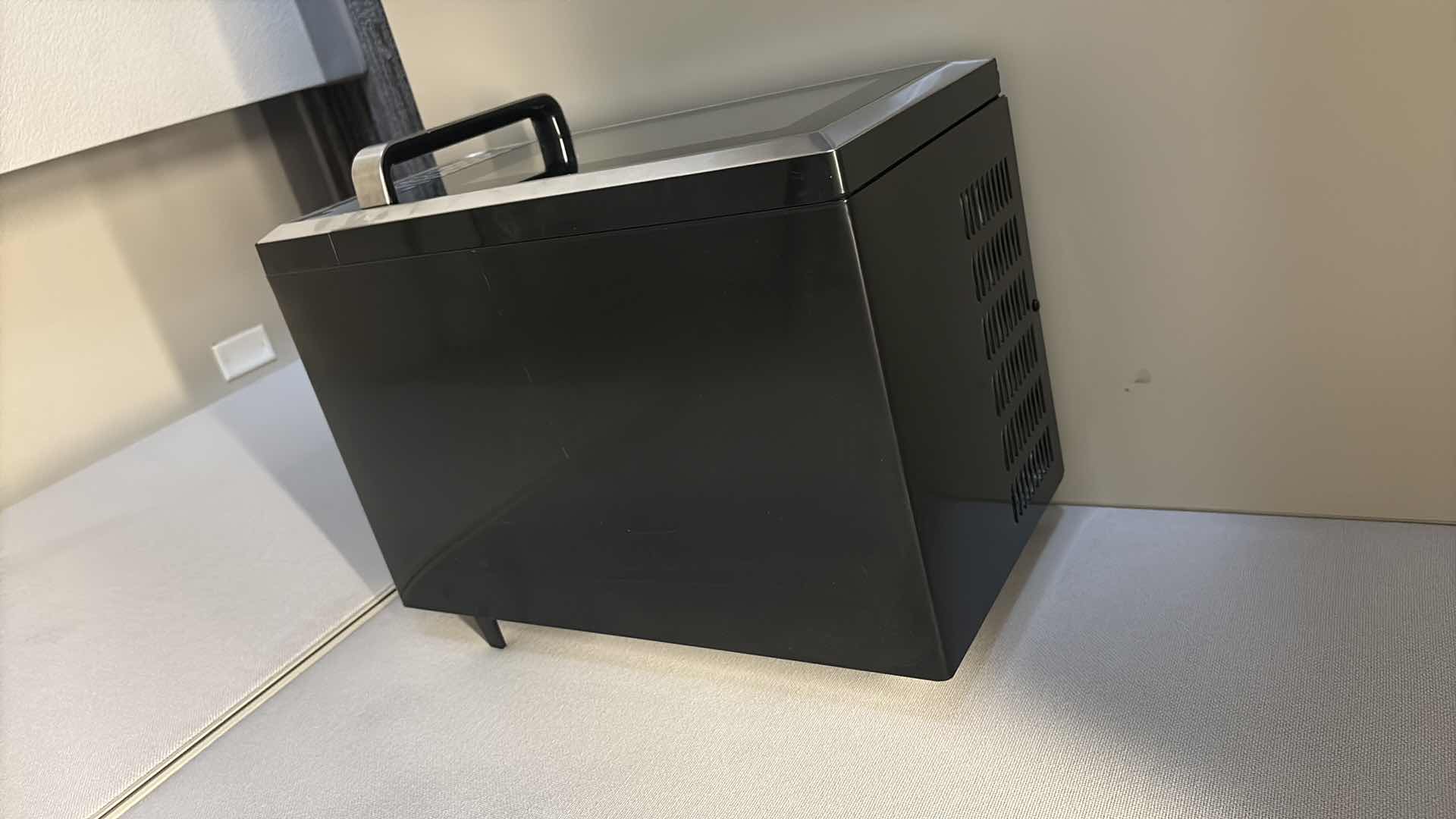 Photo 1 of HAMILTON BEACH STAINLESS STEEL MICROWAVE 19” X 12” H12"