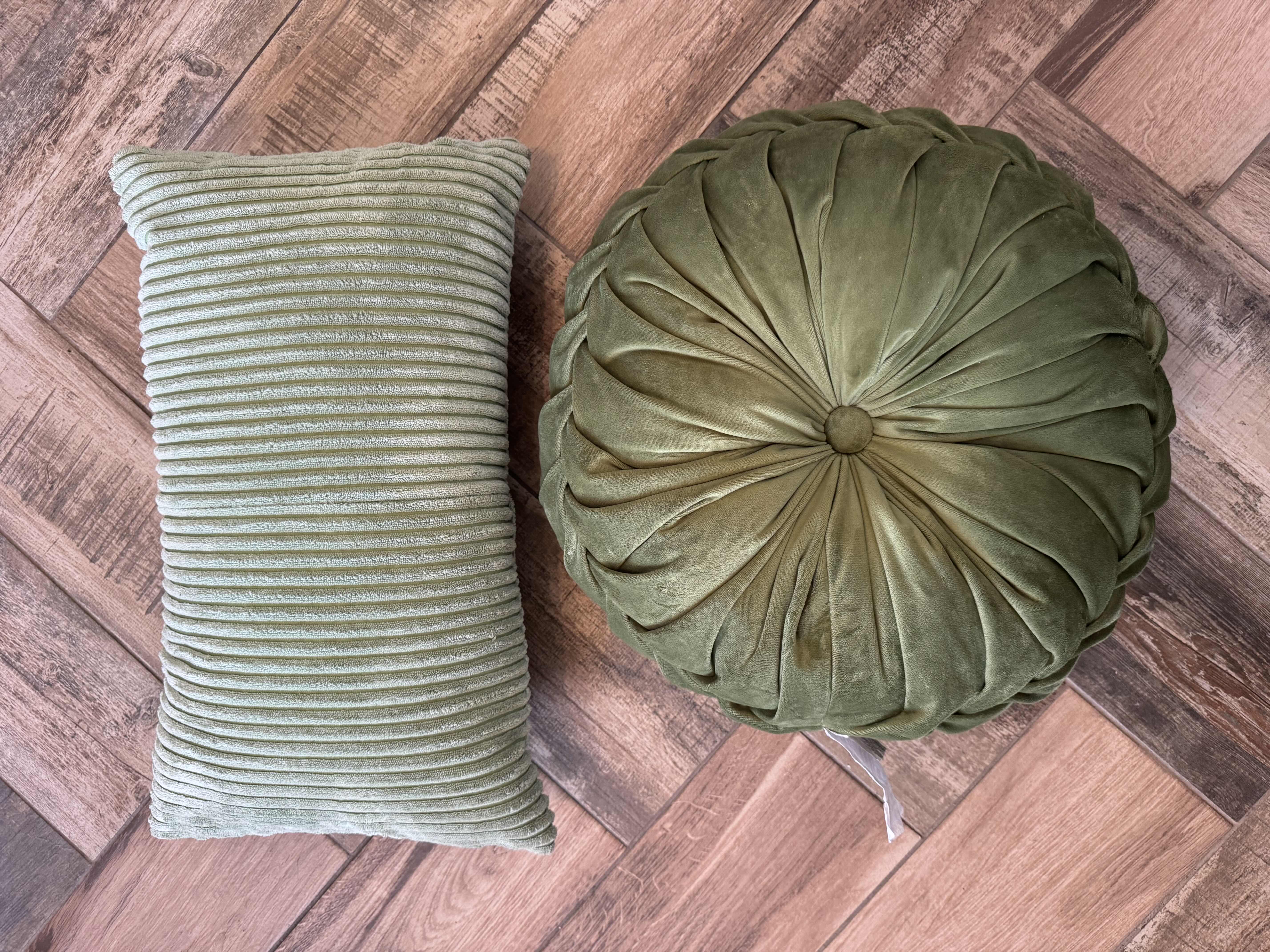 Photo 1 of 7-GREEN COLOR DESIGN ACCENT PILLOWS