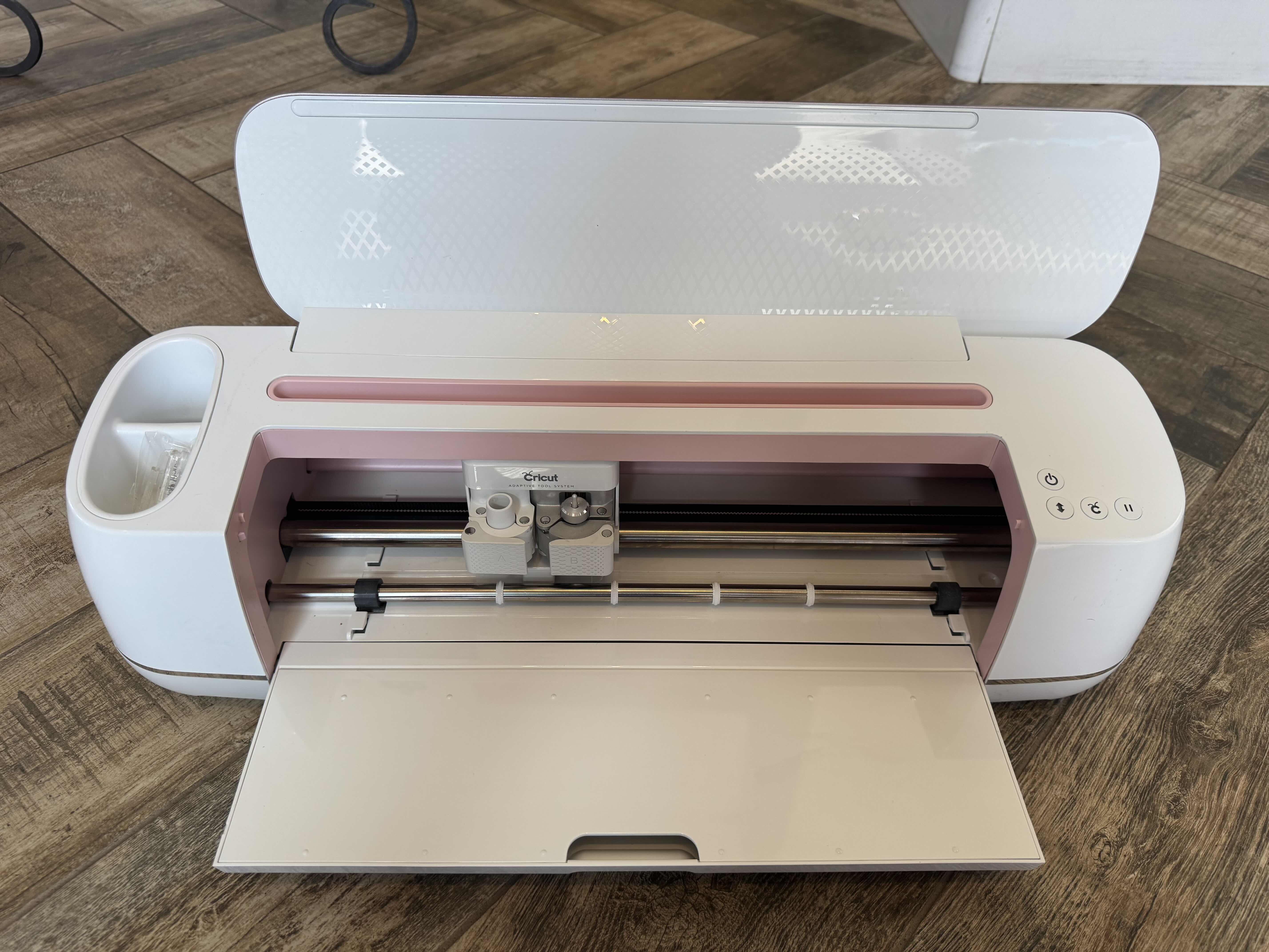 Photo 3 of CRICUT MAKER