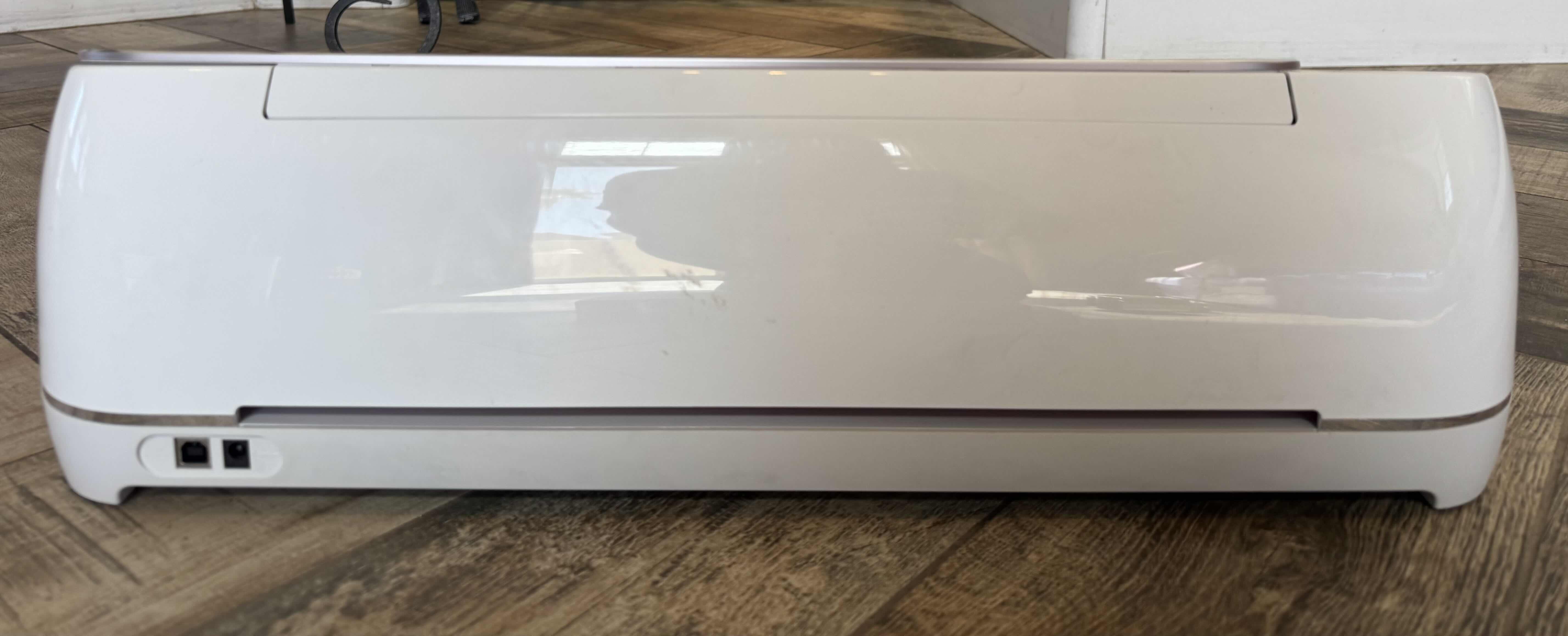 Photo 1 of CRICUT MAKER