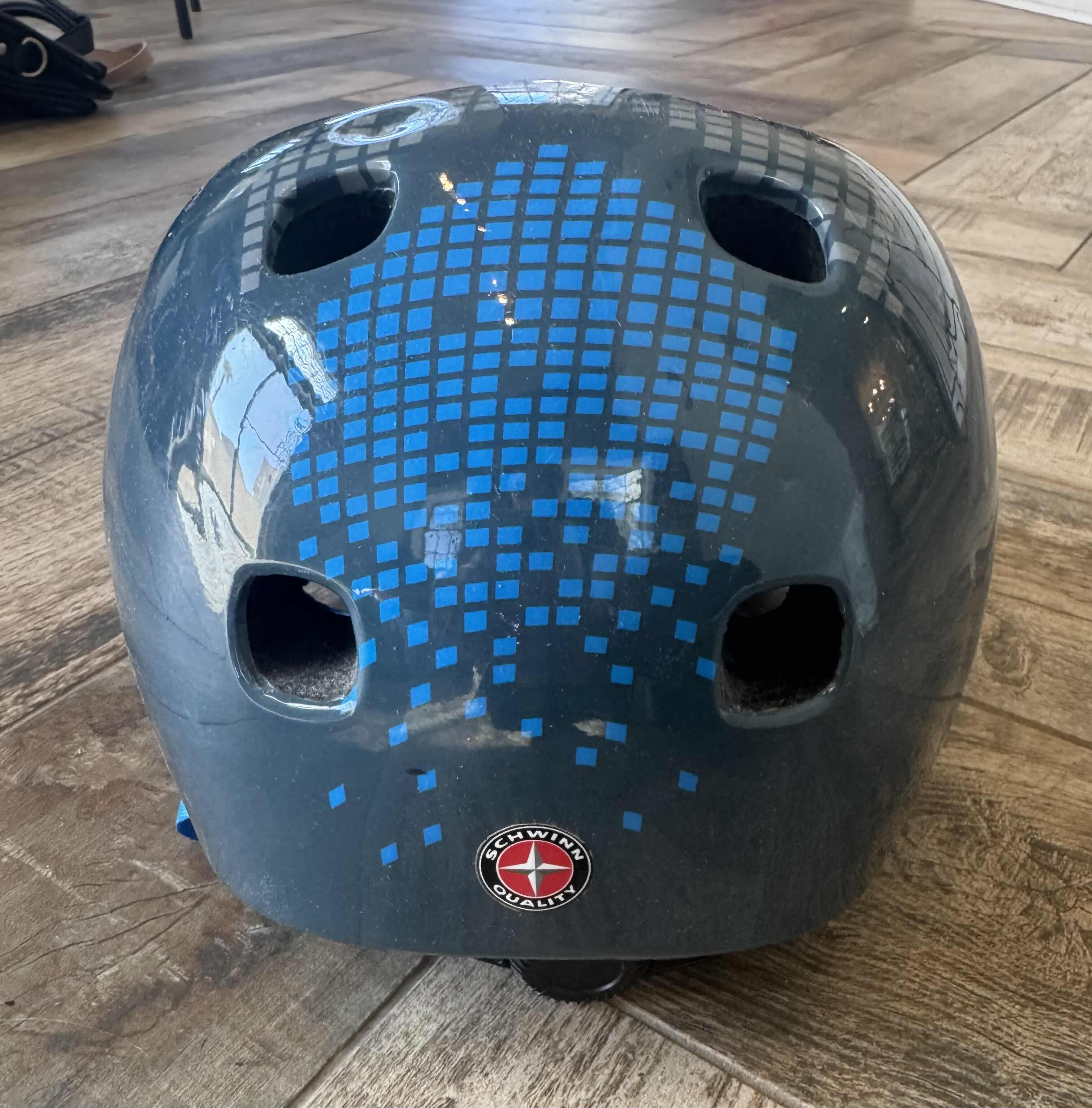 Photo 1 of MEDIUM SCHWINN QUALITY SKATEBOARDING HELMET GRAY/BLUE
