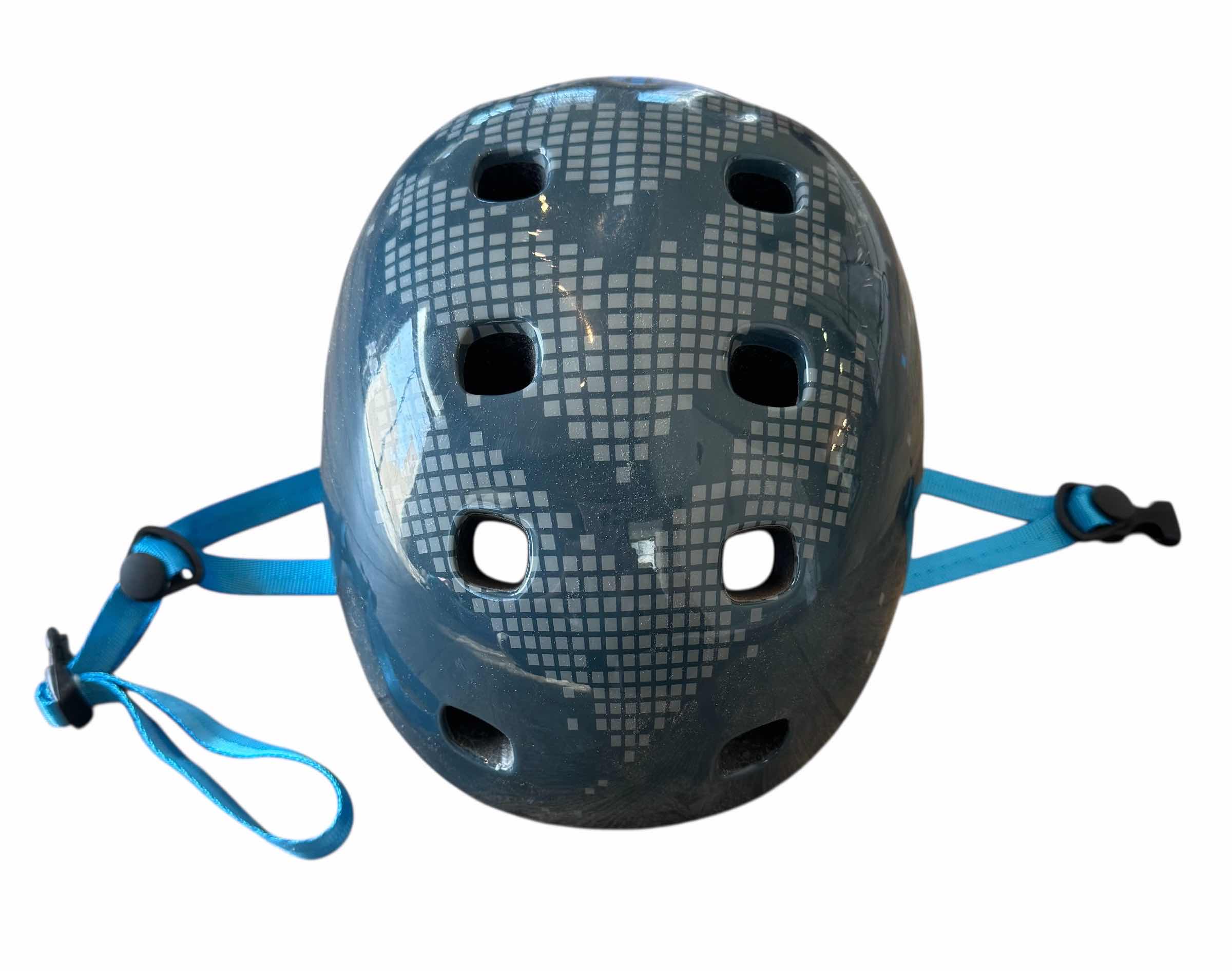 Photo 1 of MEDIUM SCHWINN QUALITY SKATEBOARDING HELMET GRAY/BLUE