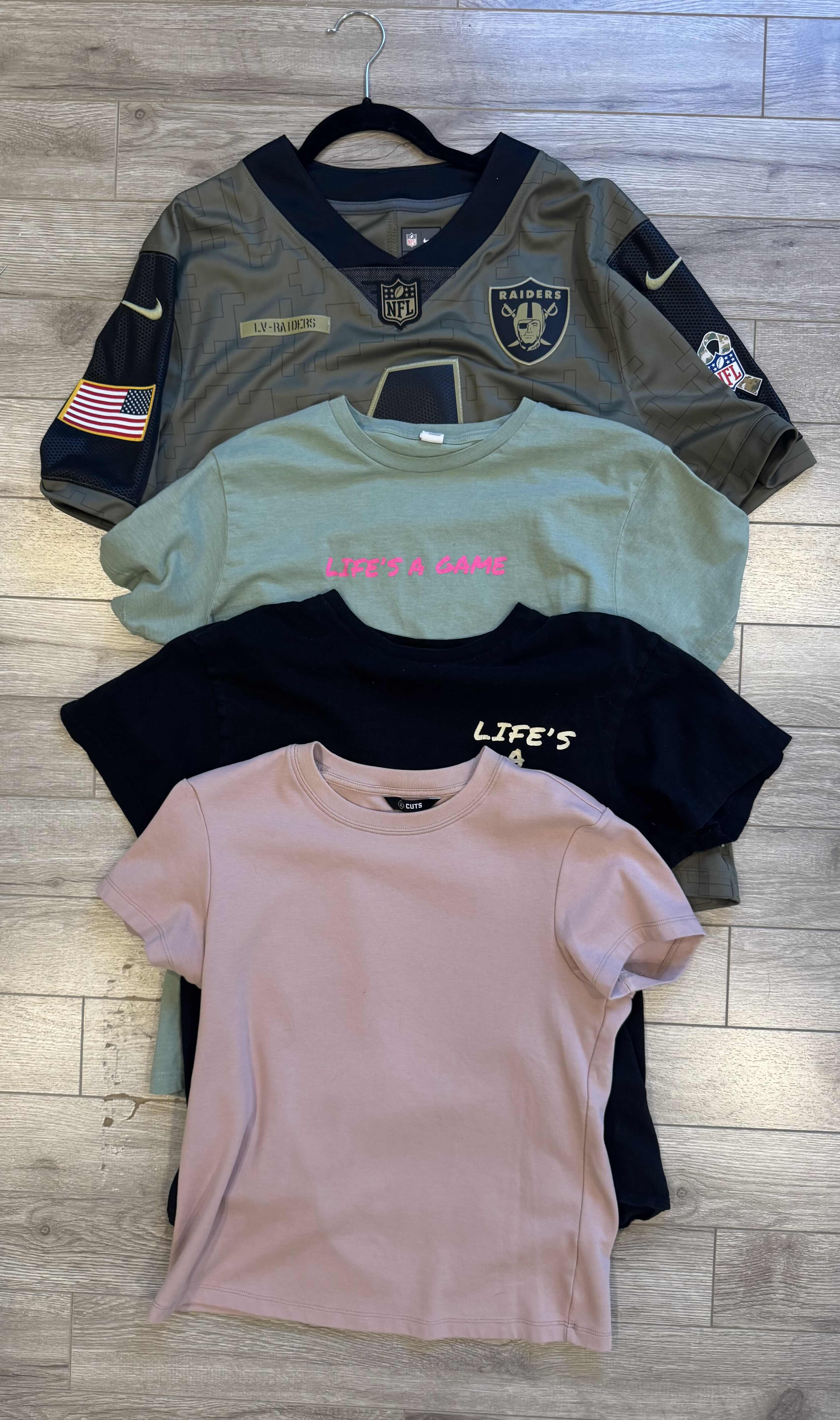 Photo 1 of 25-WOMEN'S T-SHIRTS & LEGGINGS (SIZE M/L)