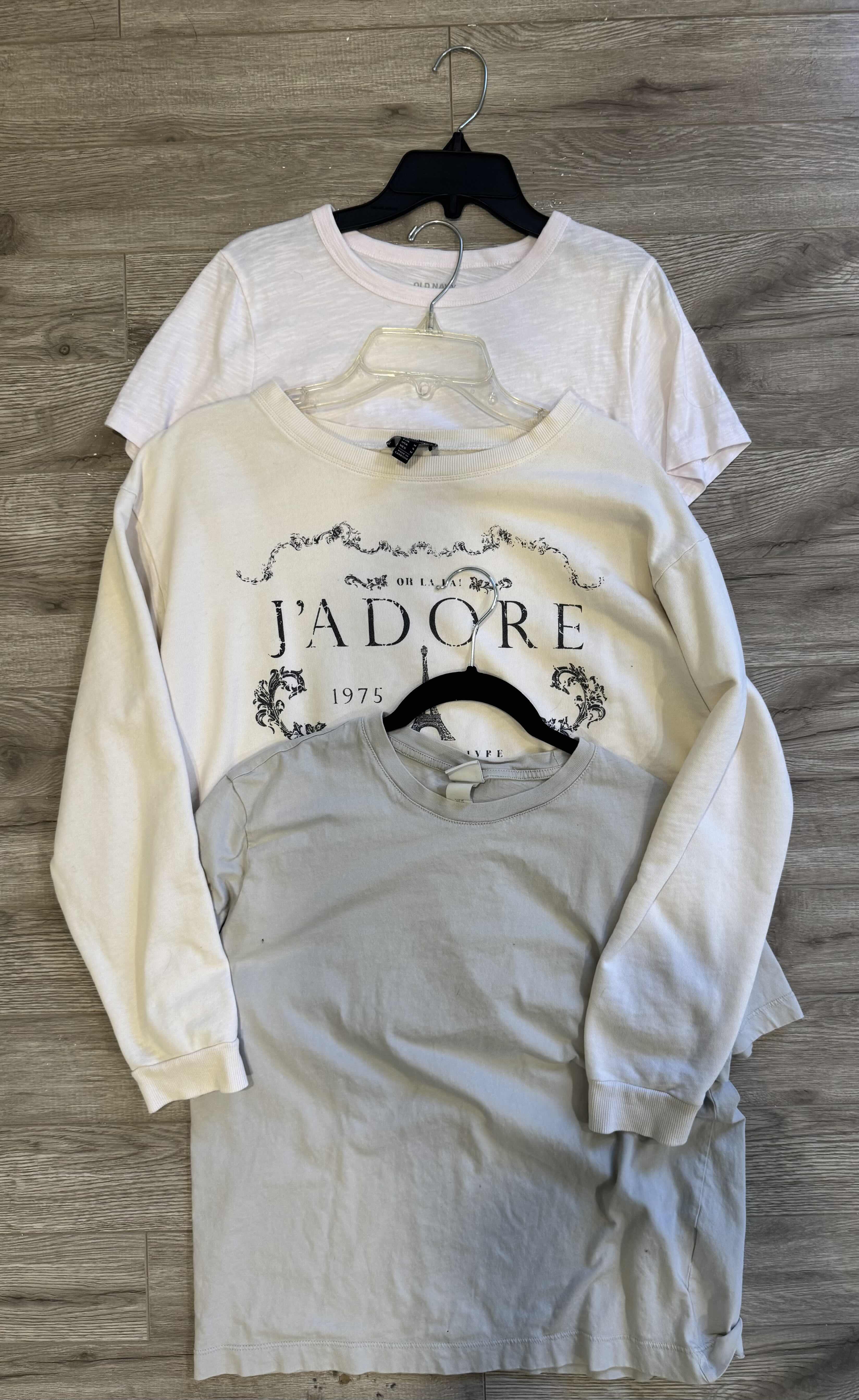 Photo 1 of 25-WOMEN'S T-SHIRTS & LEGGINGS (SIZE M/L)