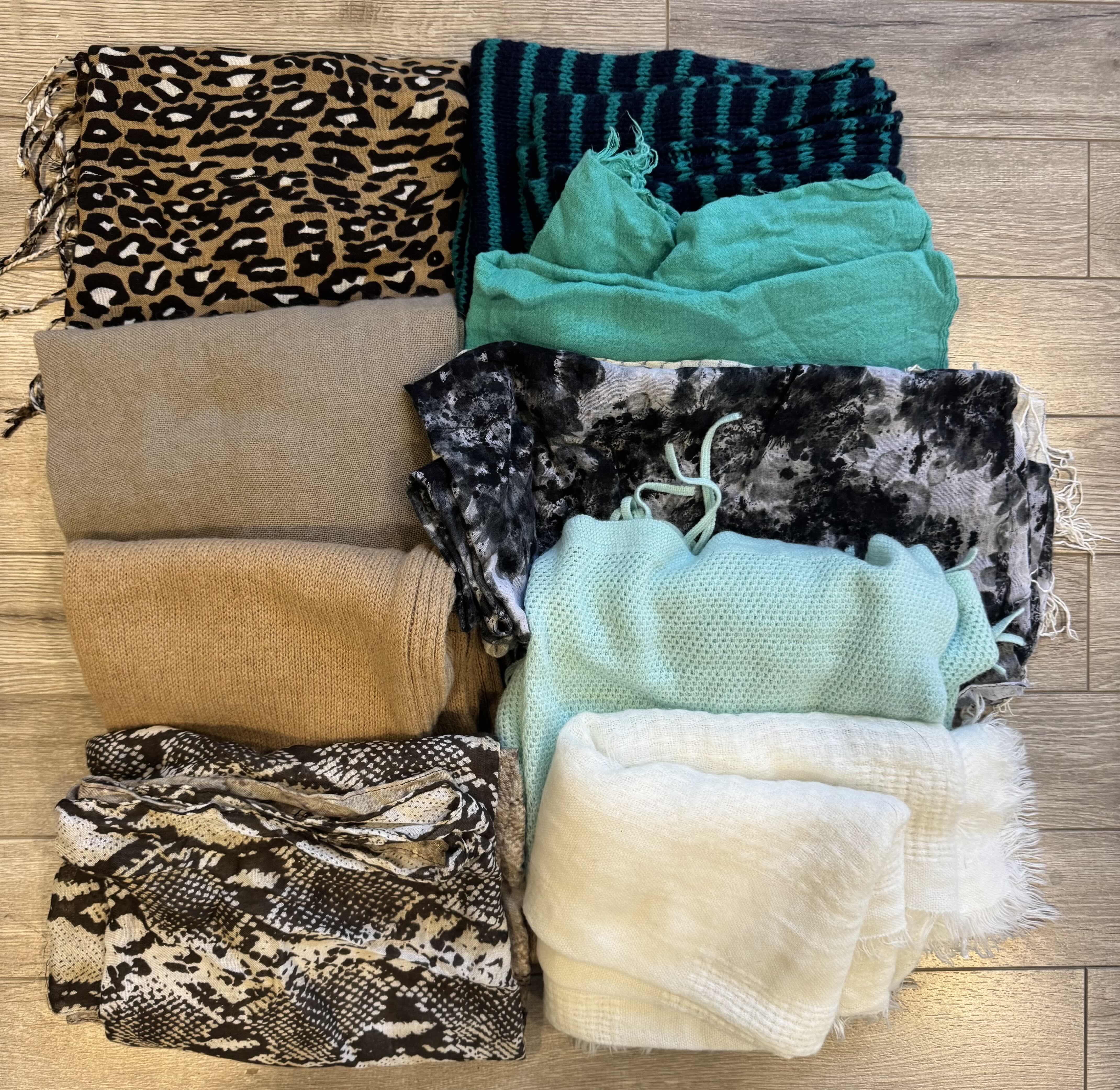 Photo 1 of 18-WOMEN'S SCARVES (VARIOUS STYLES, DESIGNS & SIZES)