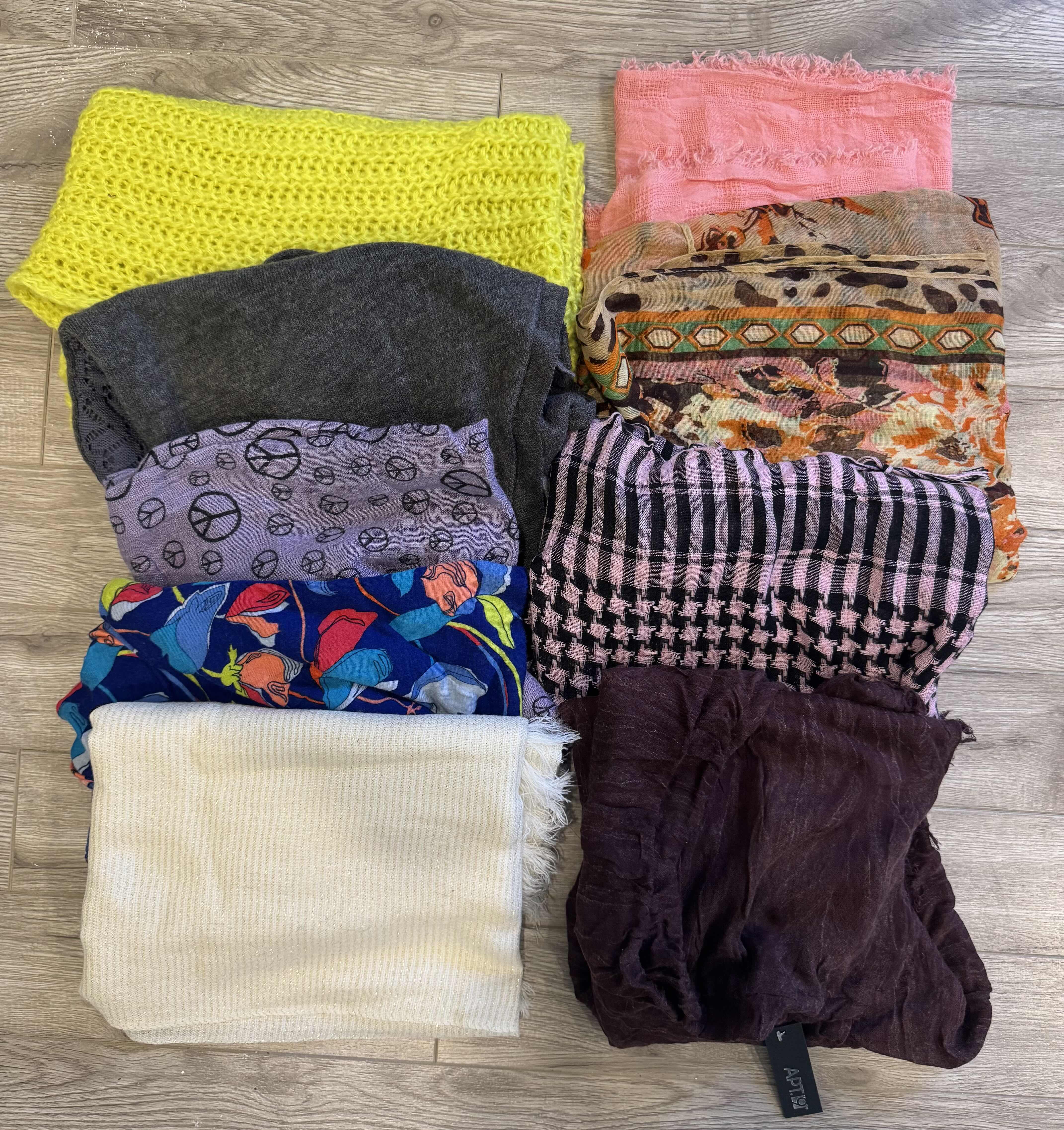 Photo 1 of 18-WOMEN'S SCARVES (VARIOUS STYLES, DESIGNS & SIZES)