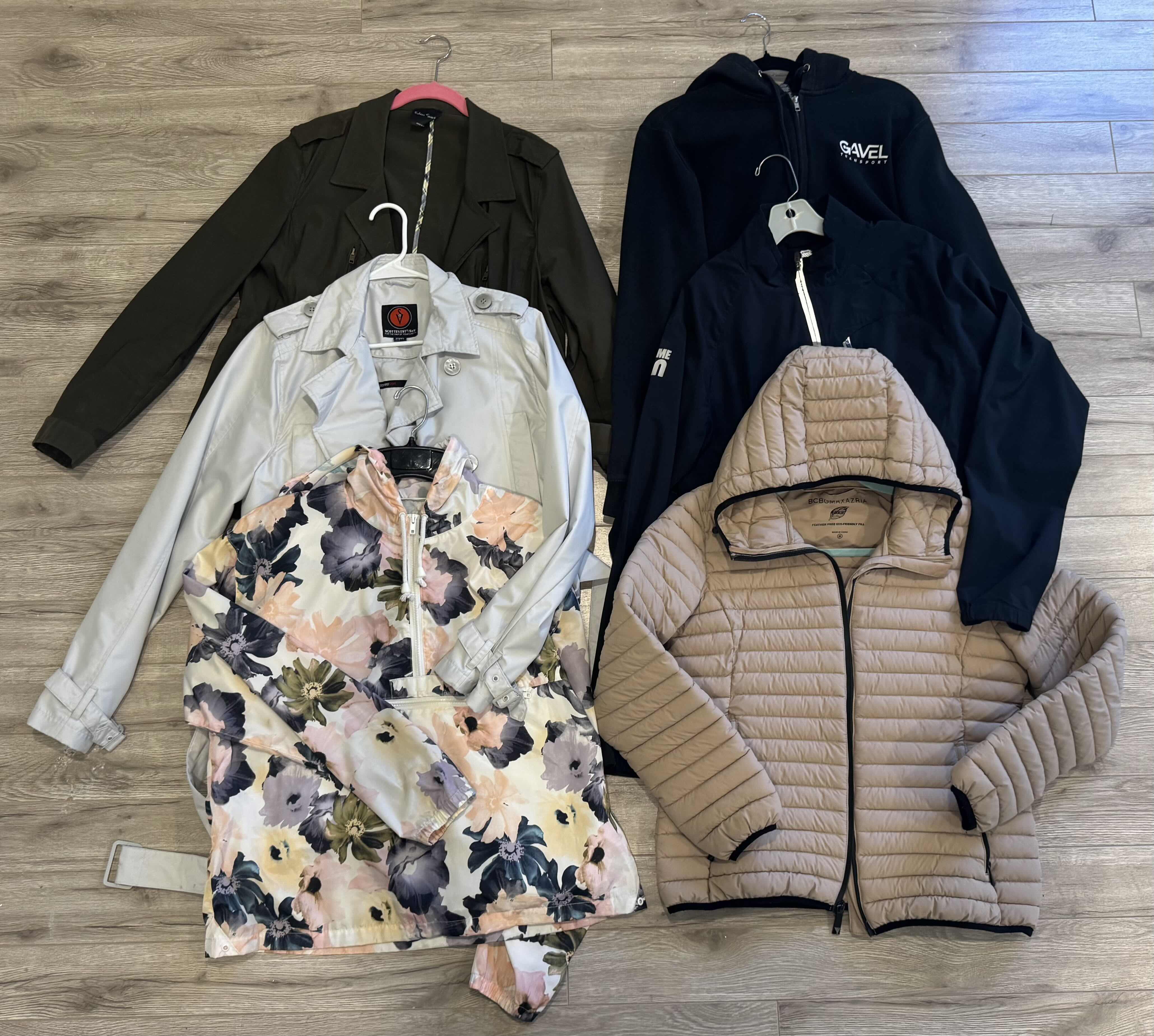 Photo 1 of 6-WOMEN'S CLOTHES-OUTDOOR JACKETS & HOODIES (SIZE M/L)