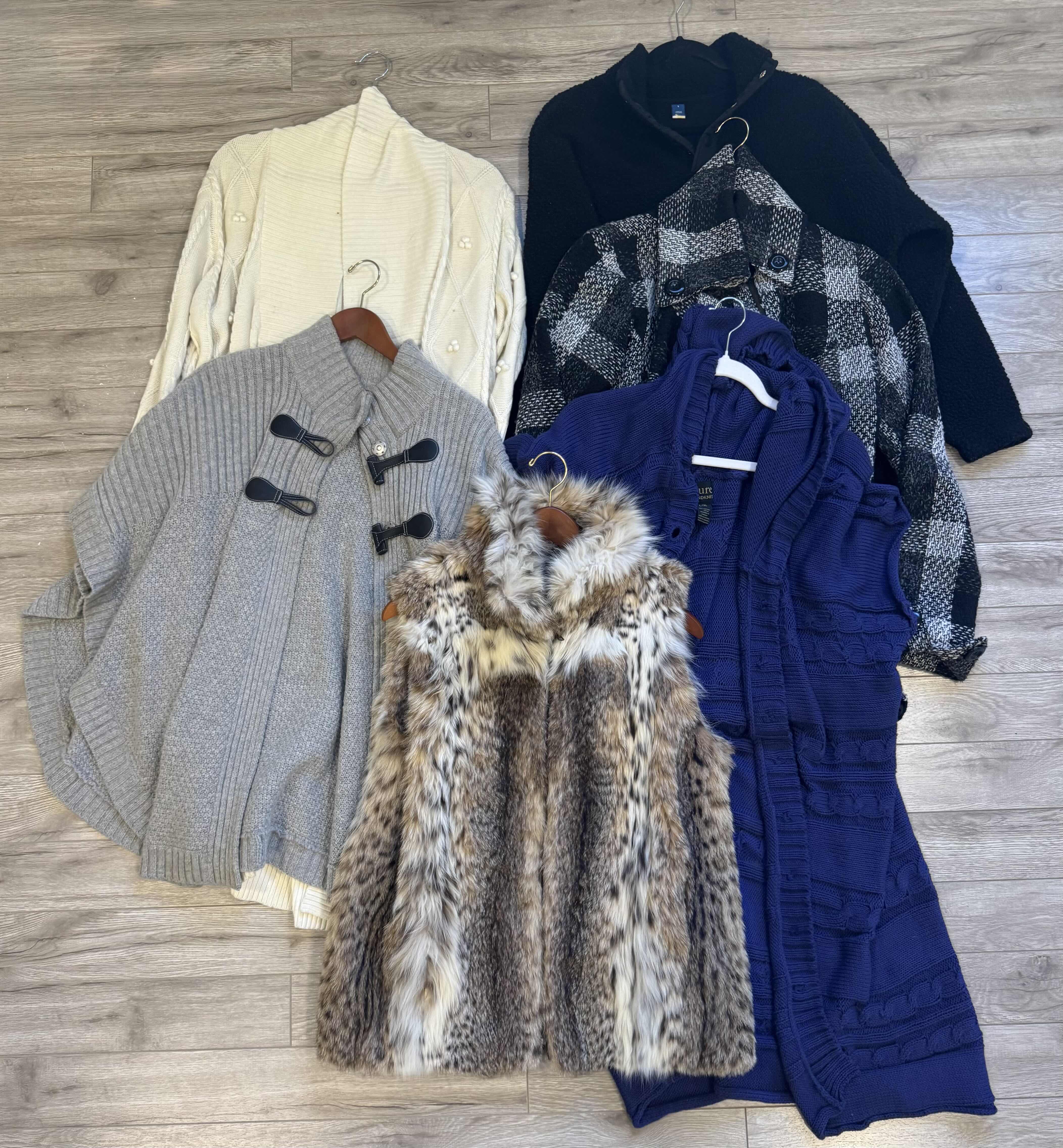 Photo 1 of LYNX FUR VEST & WOMEN'S SWEATERS (SIZE S/M)
