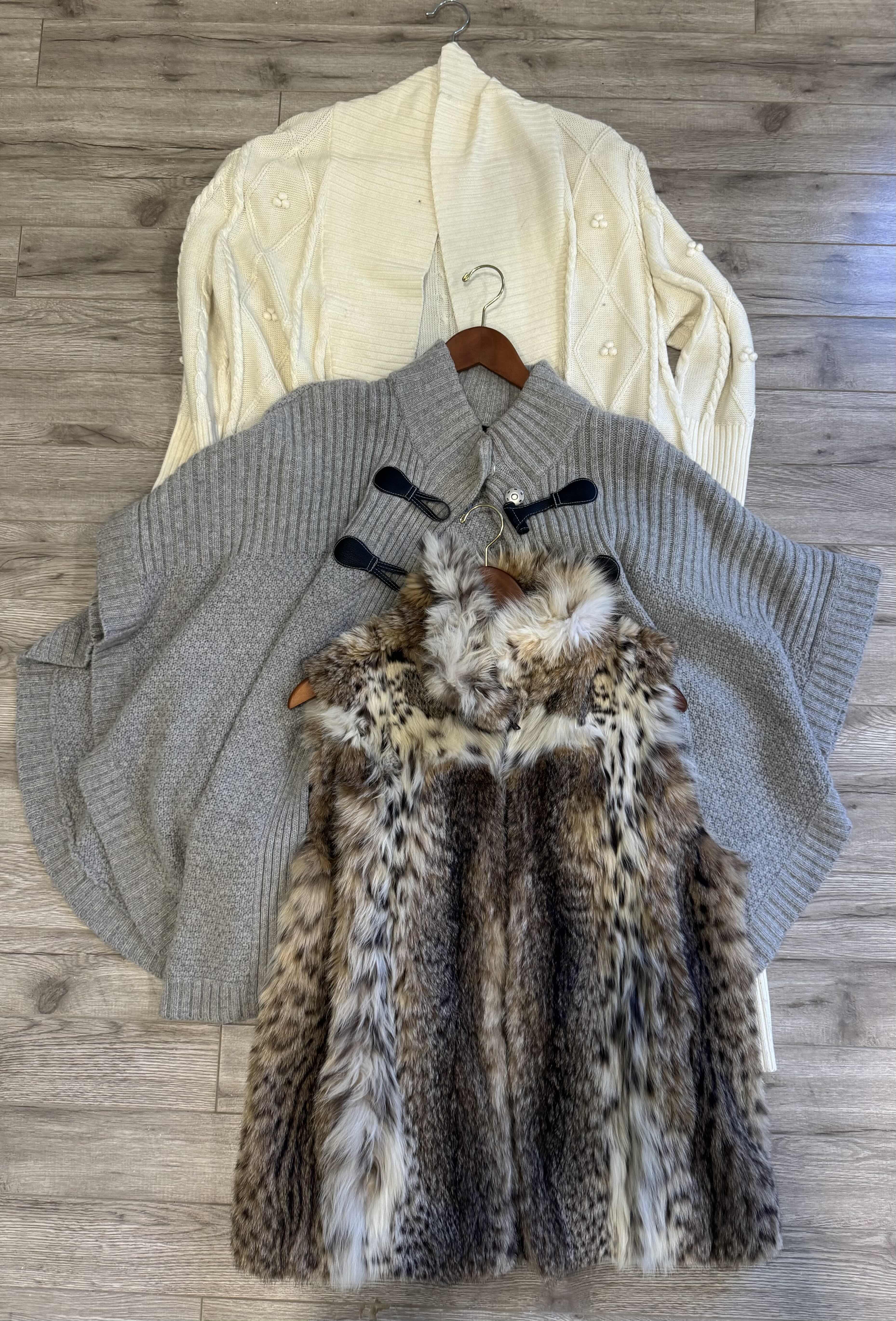 Photo 3 of LYNX FUR VEST & WOMEN'S SWEATERS (SIZE S/M)