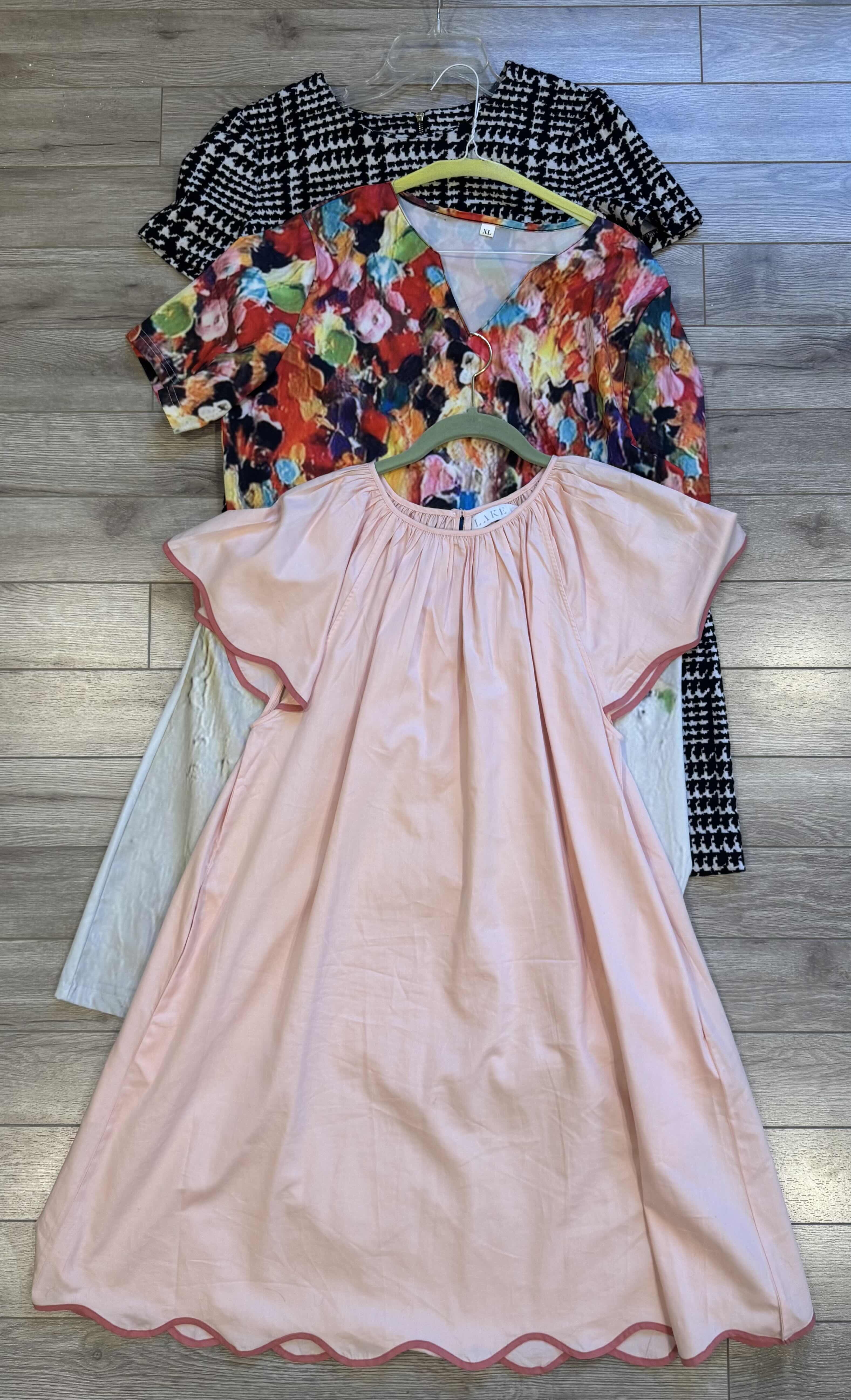 Photo 1 of 6-WOMEN'S SHORT SLEEVE DRESSES (SIZE L)