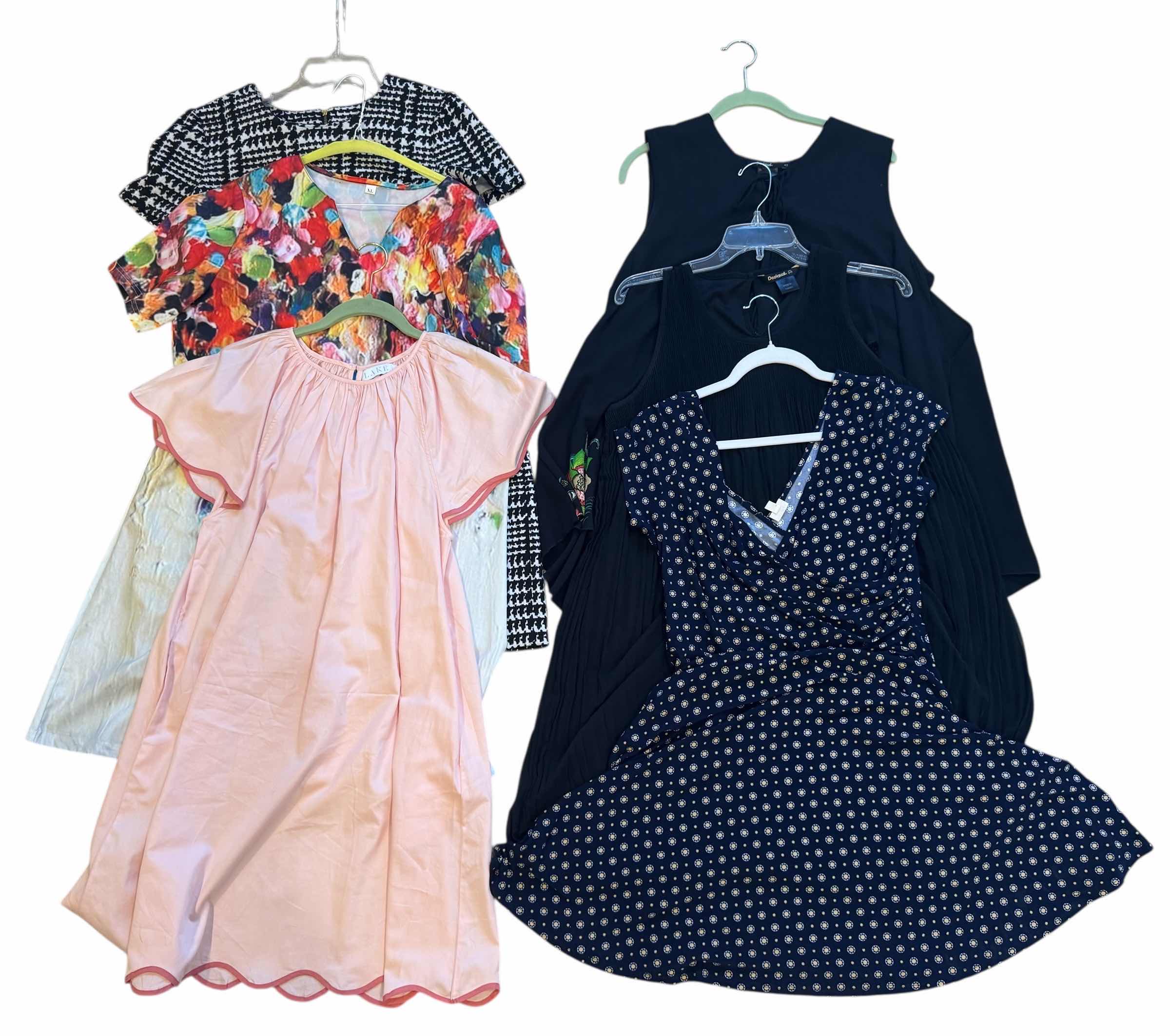 Photo 1 of 6-WOMEN'S SHORT SLEEVE DRESSES (SIZE L)