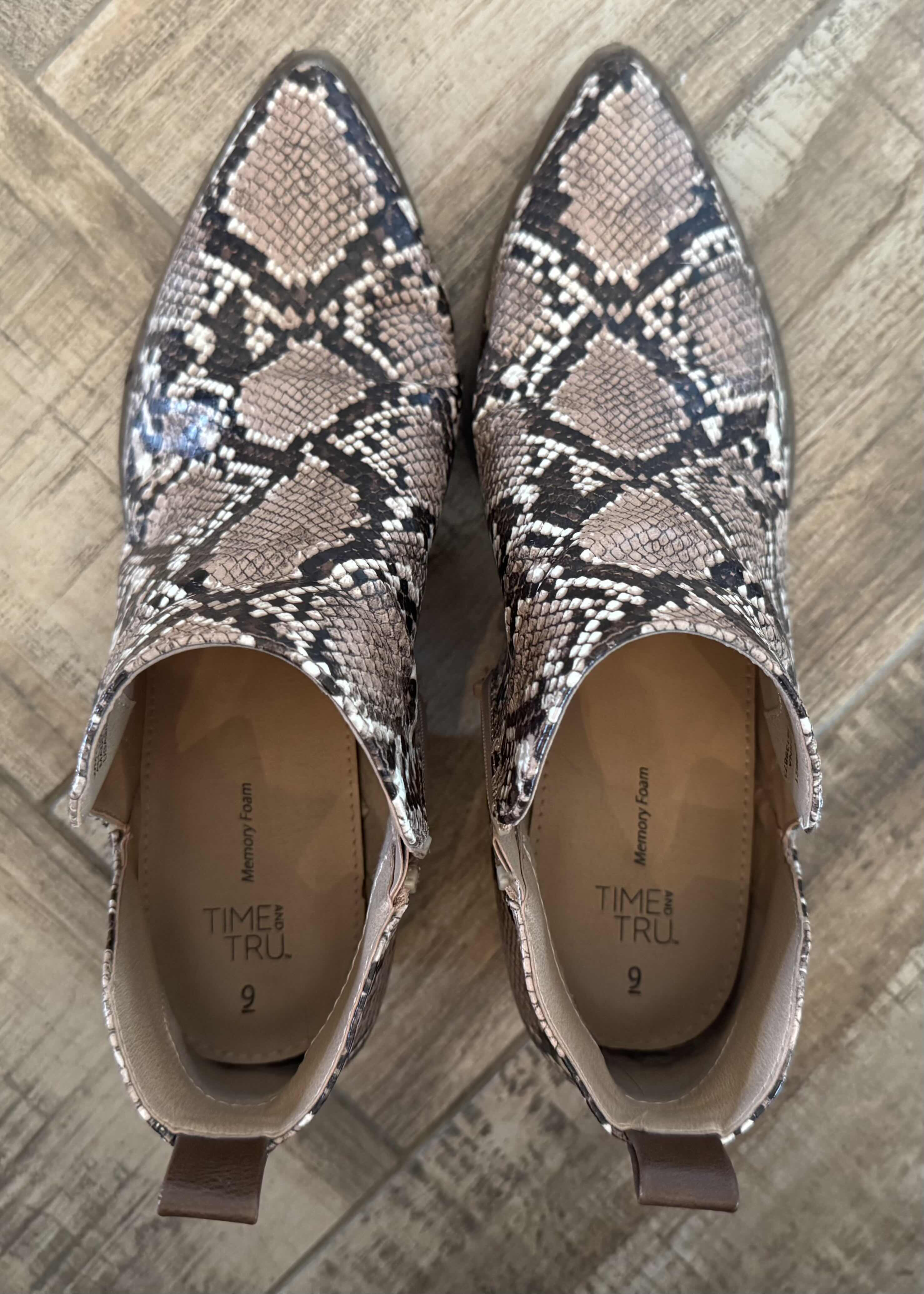 Photo 4 of 3 PAIRS-WOMEN'S SHOES/BOOTS (SIZE 9)