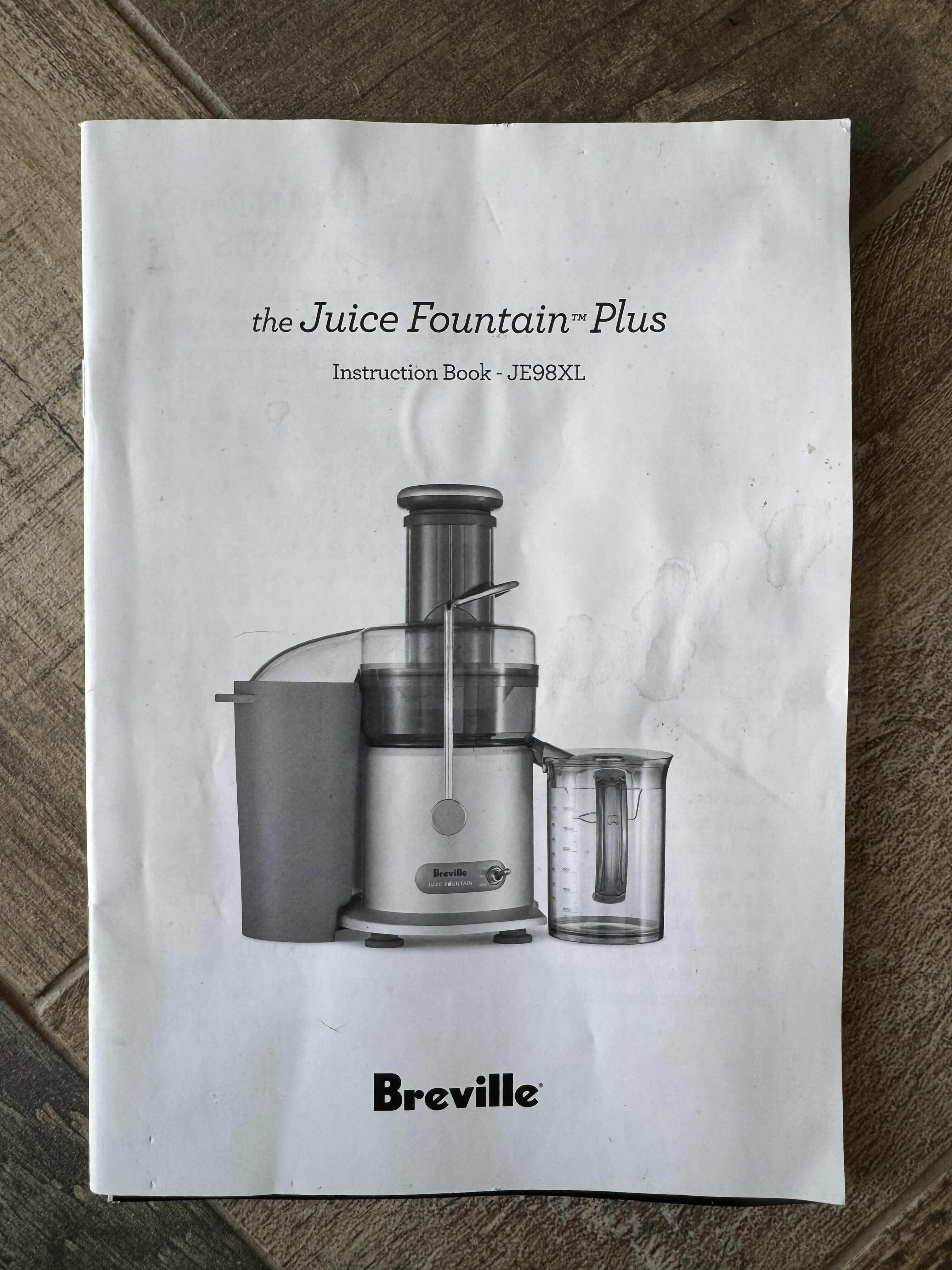 Photo 1 of BREVILLE JUICER, 7 THICK GREEN GLASSES
