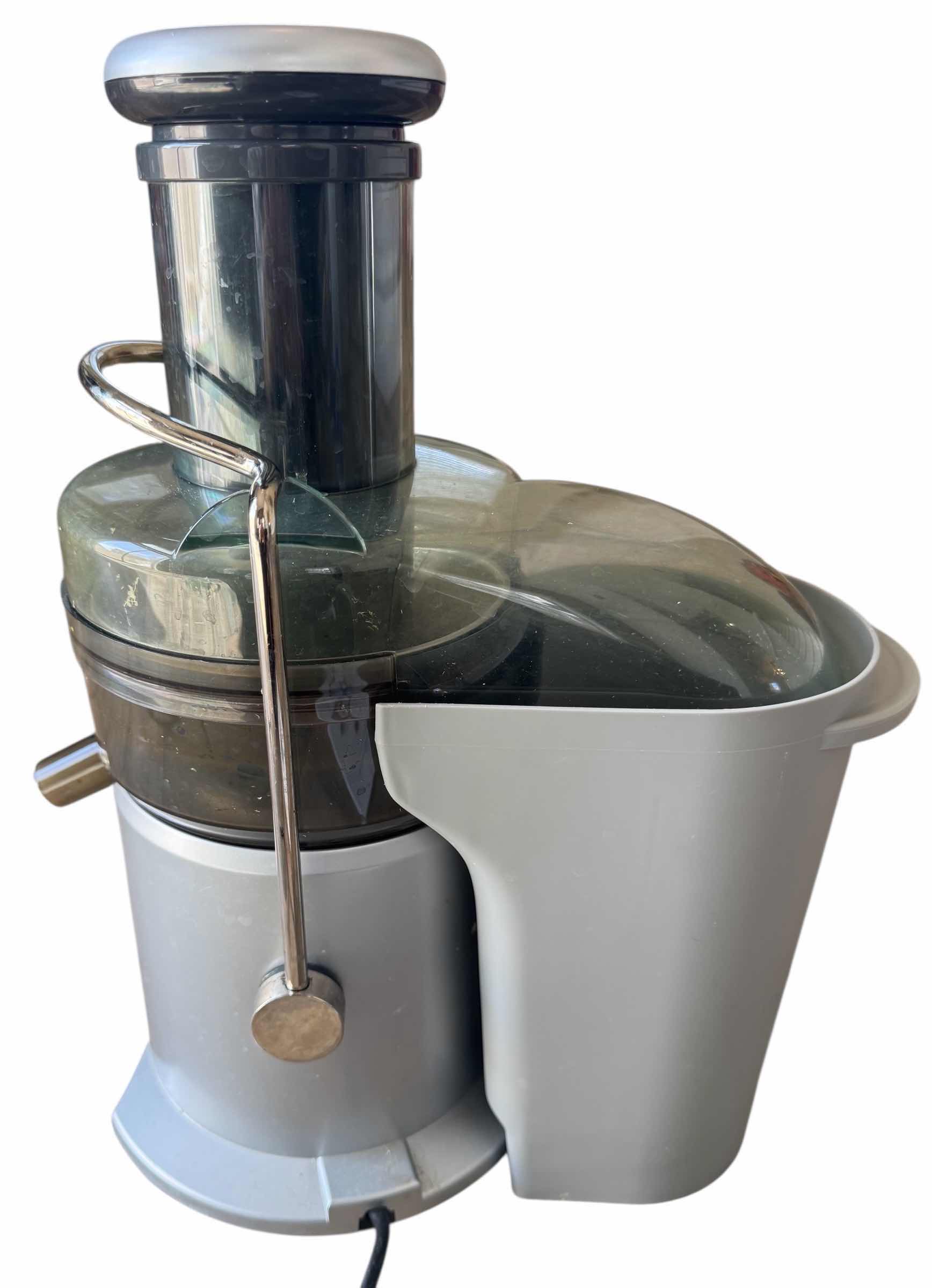 Photo 1 of BREVILLE JUICER, 7 THICK GREEN GLASSES
